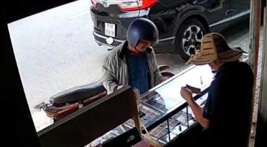 TP.HCM xuất hiện lừa đảo đổi vé số giả: Kinh nghiệm các đại lý đổi độc đắc - Ảnh 1.