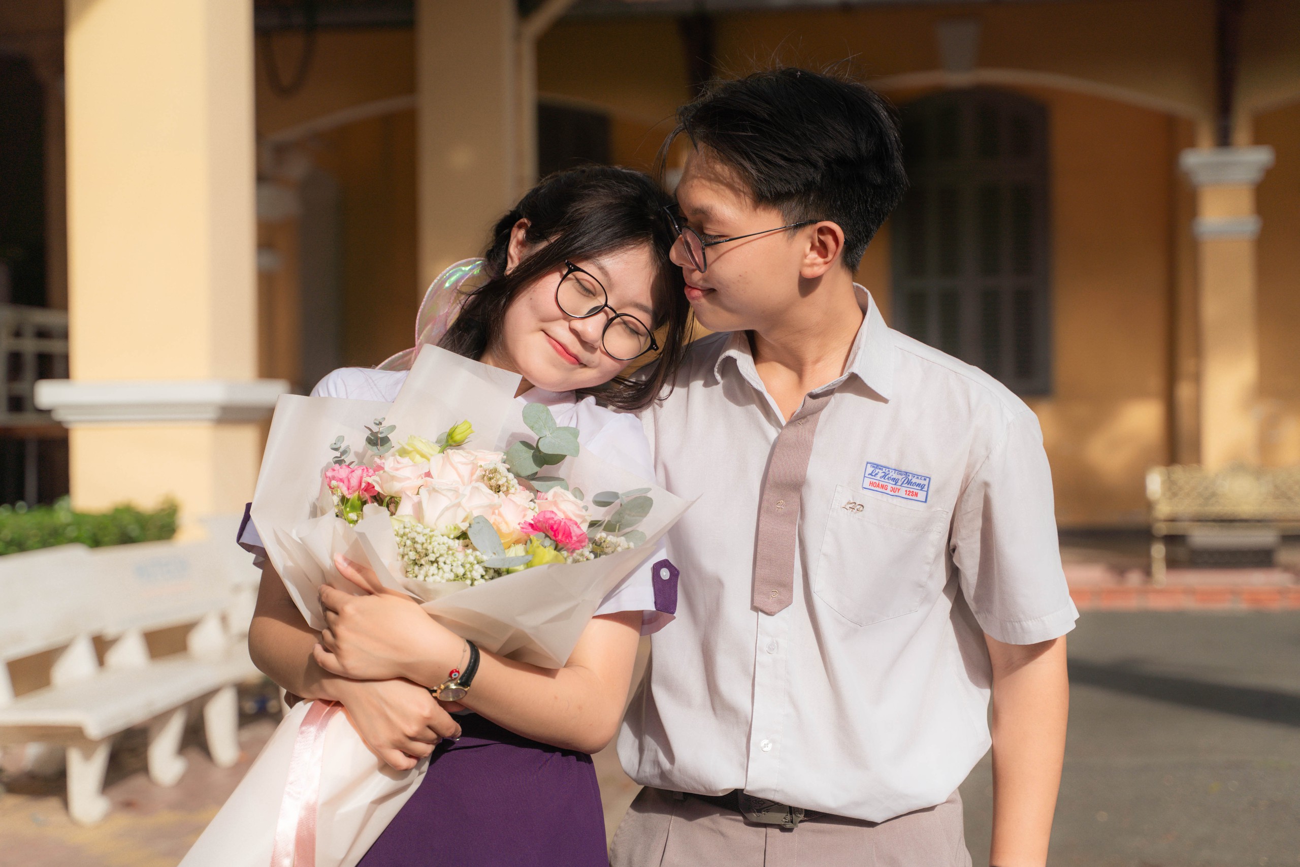 Học sinh Trường THPT Nguyễn Thị Minh Khai cười rồi khóc trong ngày chia tay - Ảnh 12.