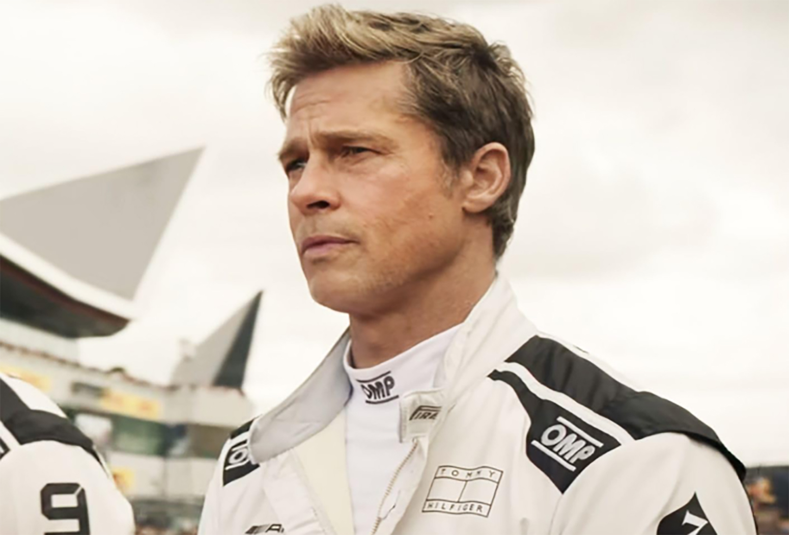 브래드 피트가 블록버스터 'F1'을 홍보하며, 사생활이 항상 화제라고 인정했다 - 사진 1. Brad Pitt quảng bá bom tấn ‘F1’, thừa nhận sống cá nhân luôn là tin nóng- Ảnh 1.