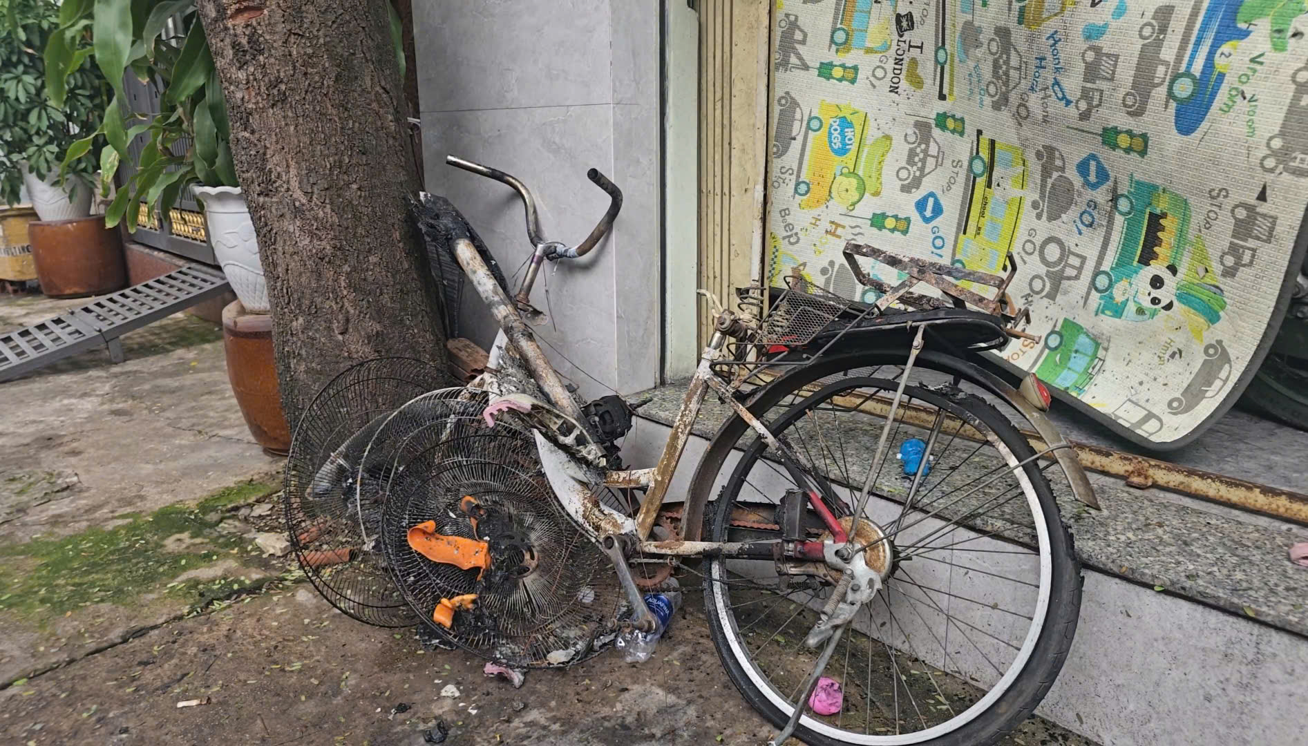 Chập điện máy quạt, cháy nhà dân lúc rạng sáng - Ảnh 3.