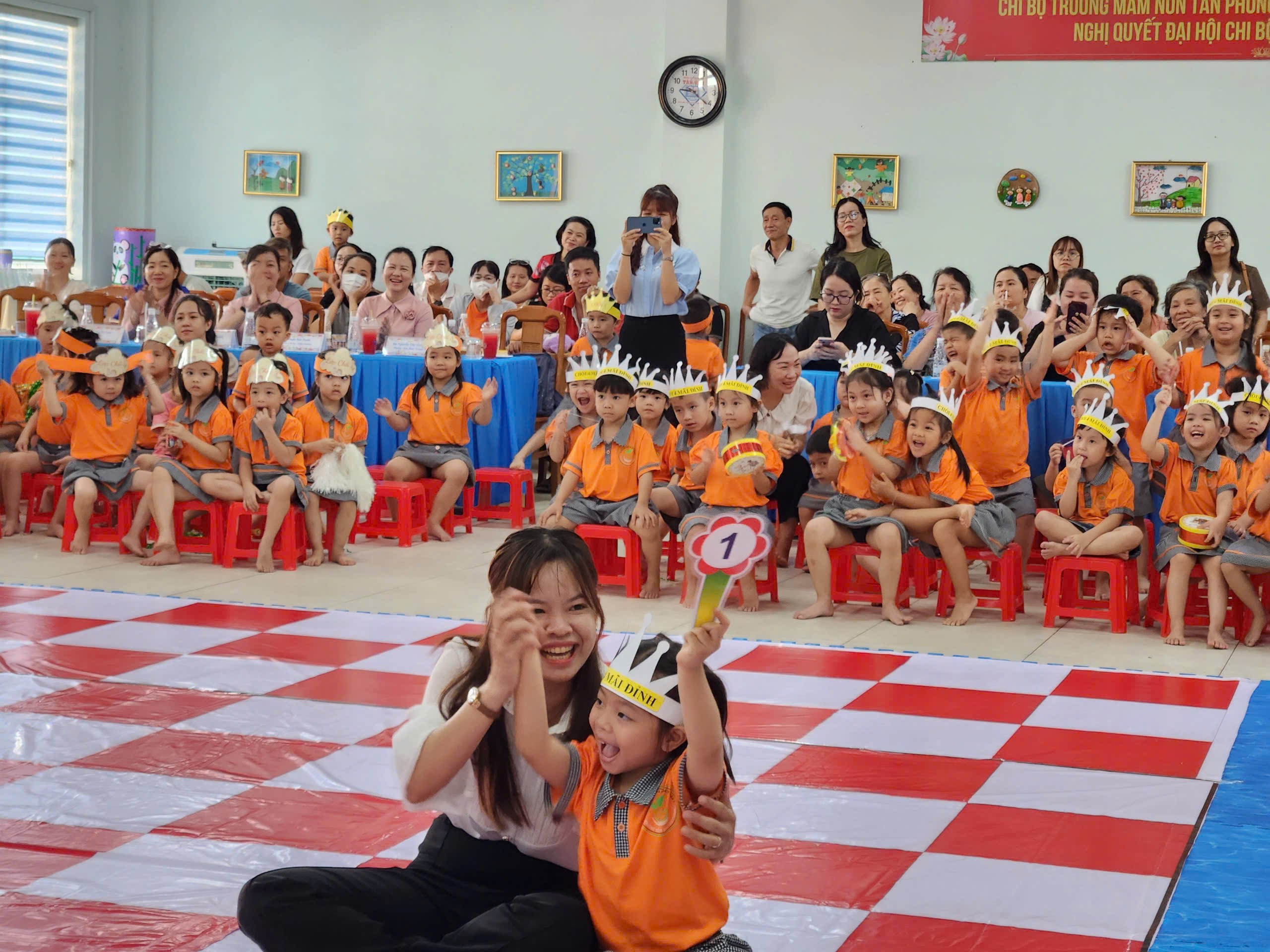 - Foto 1. - Ảnh 1.