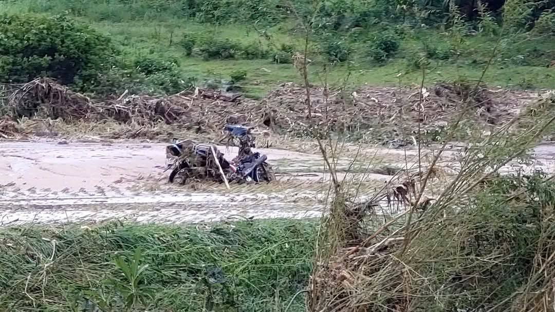Lũ quét ập về trong đêm, đánh sập nhiều ngôi nhà- Ảnh 2. Lũ quét ập về trong đêm, đánh sập nhiều ngôi nhà- Ảnh 2.