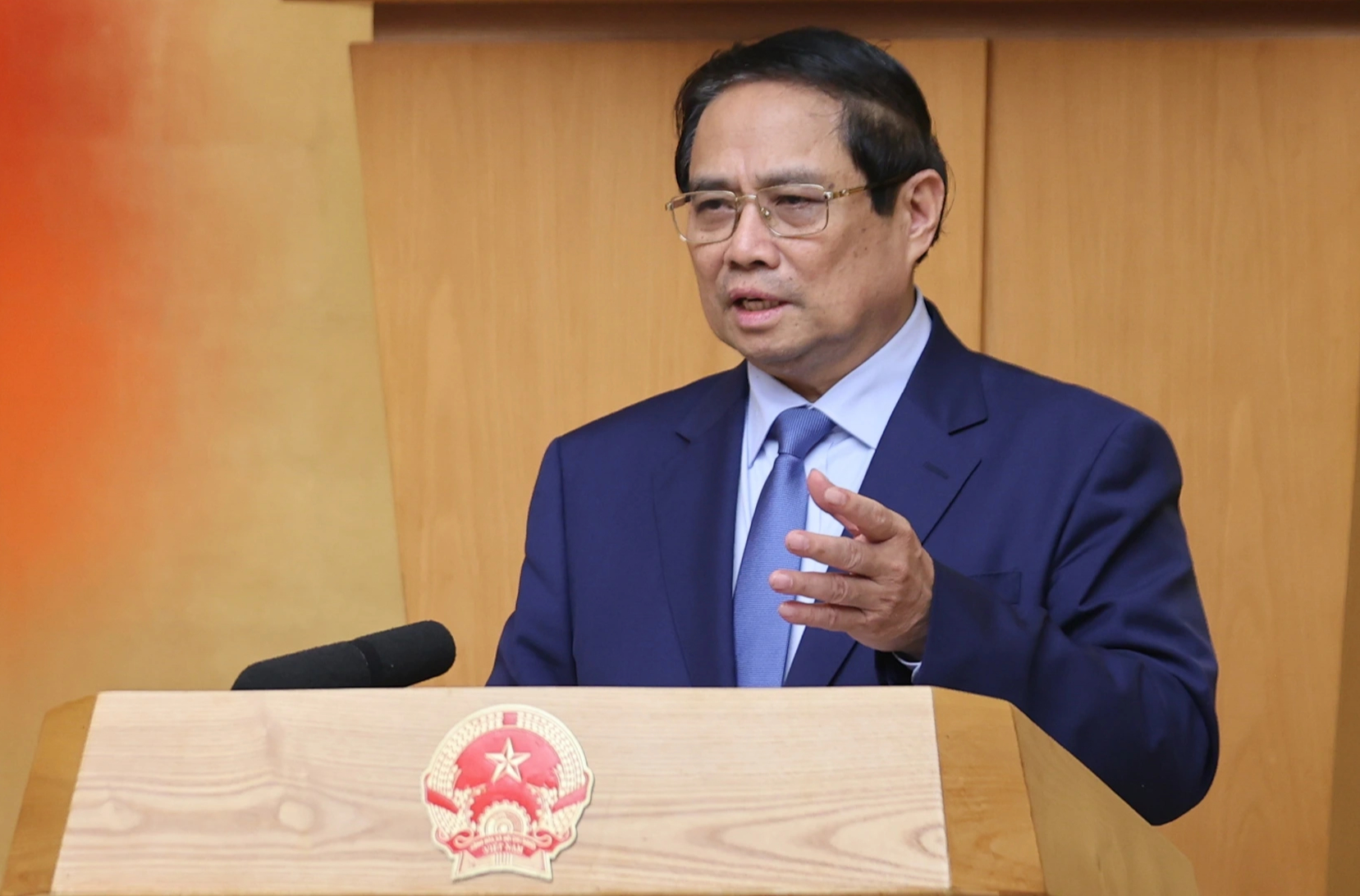 Thủ tướng yêu cầu phân cấp phân quyền triệt để cho chính quyền địa phương - Ảnh 1.
