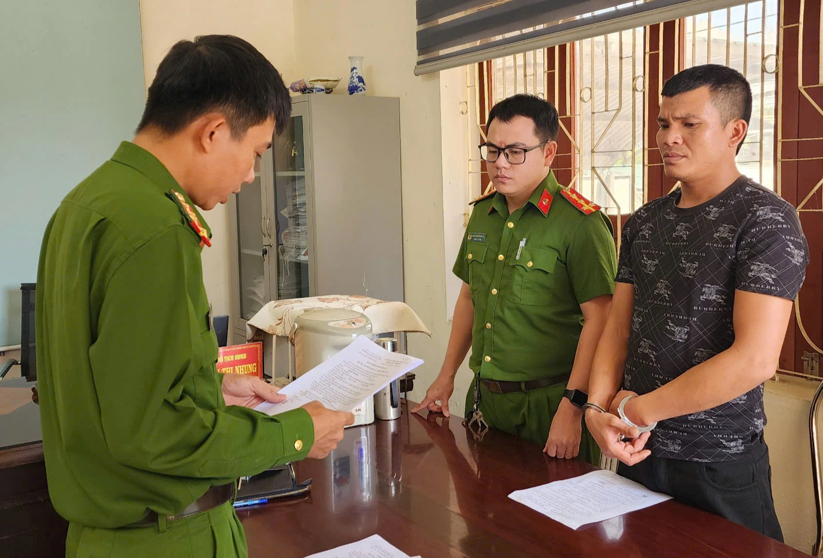 Khởi tố tài xế không bằng lái, dương tính ma túy, chống đối CSGT- Ảnh 1.