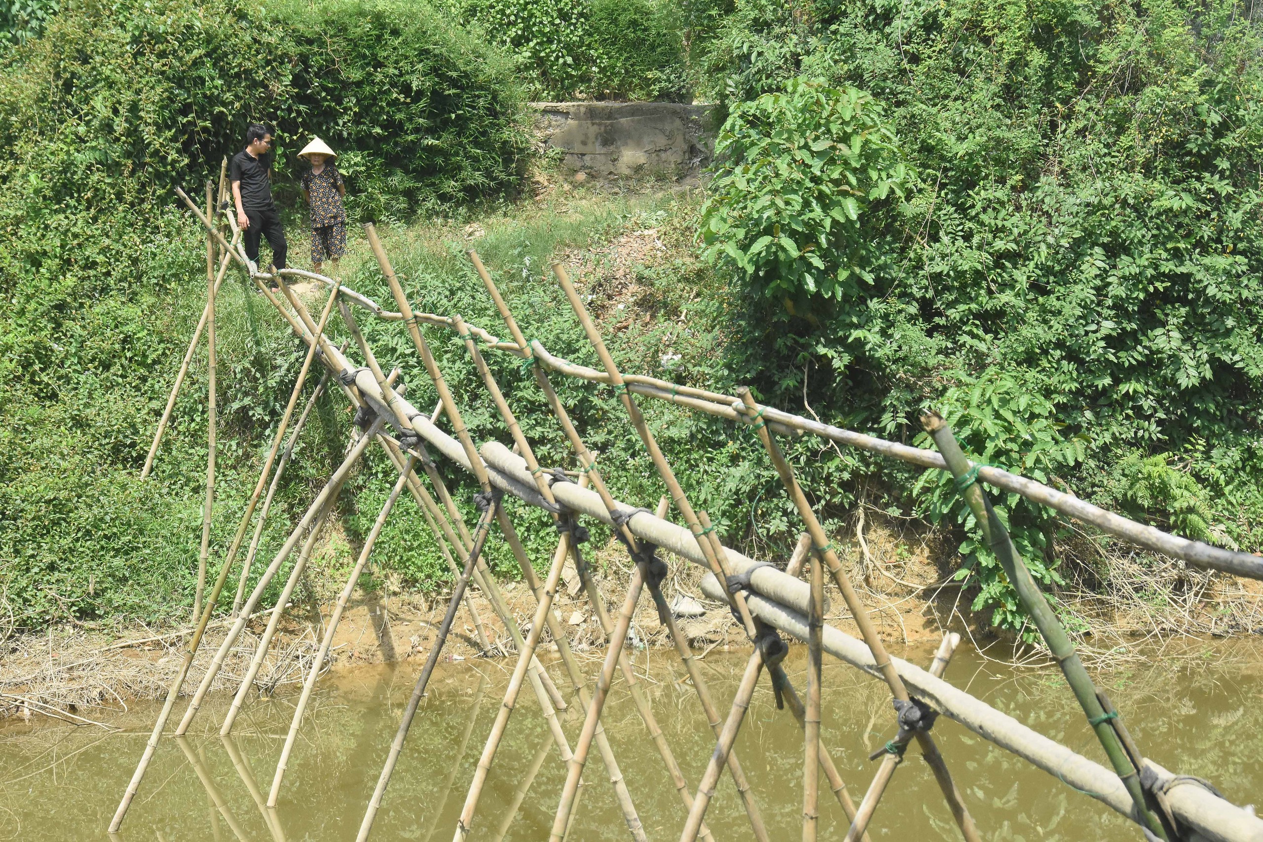 Cầu treo cũ mục nát gây nguy hiểm cho người dân vùng sông nước Quảng Trị - Ảnh 7.