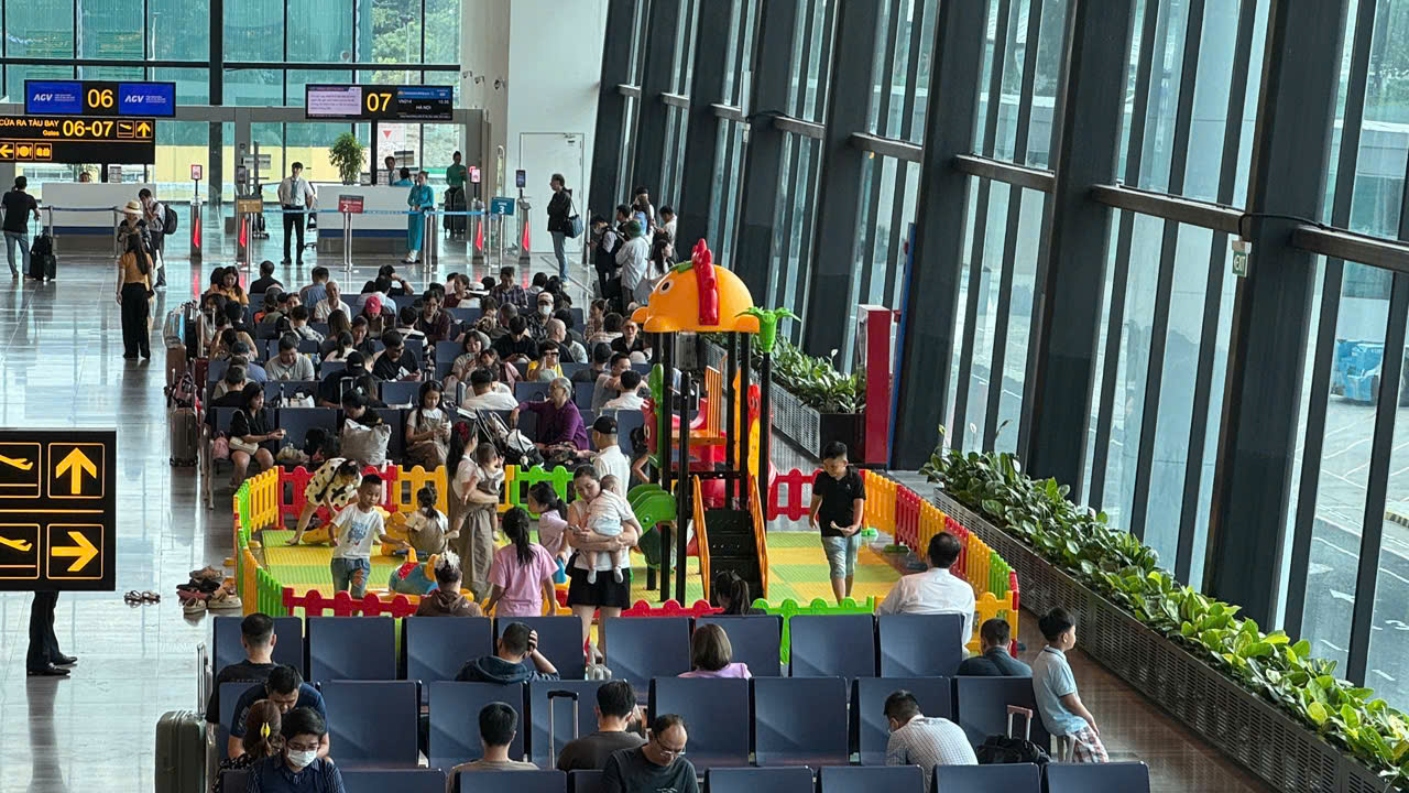 Tân Sơn Nhất hết lo 'gồng mình' đón cao điểm- Ảnh 3. Tân Sơn Nhất hết lo 'gồng mình' đón cao điểm- Ảnh 3.