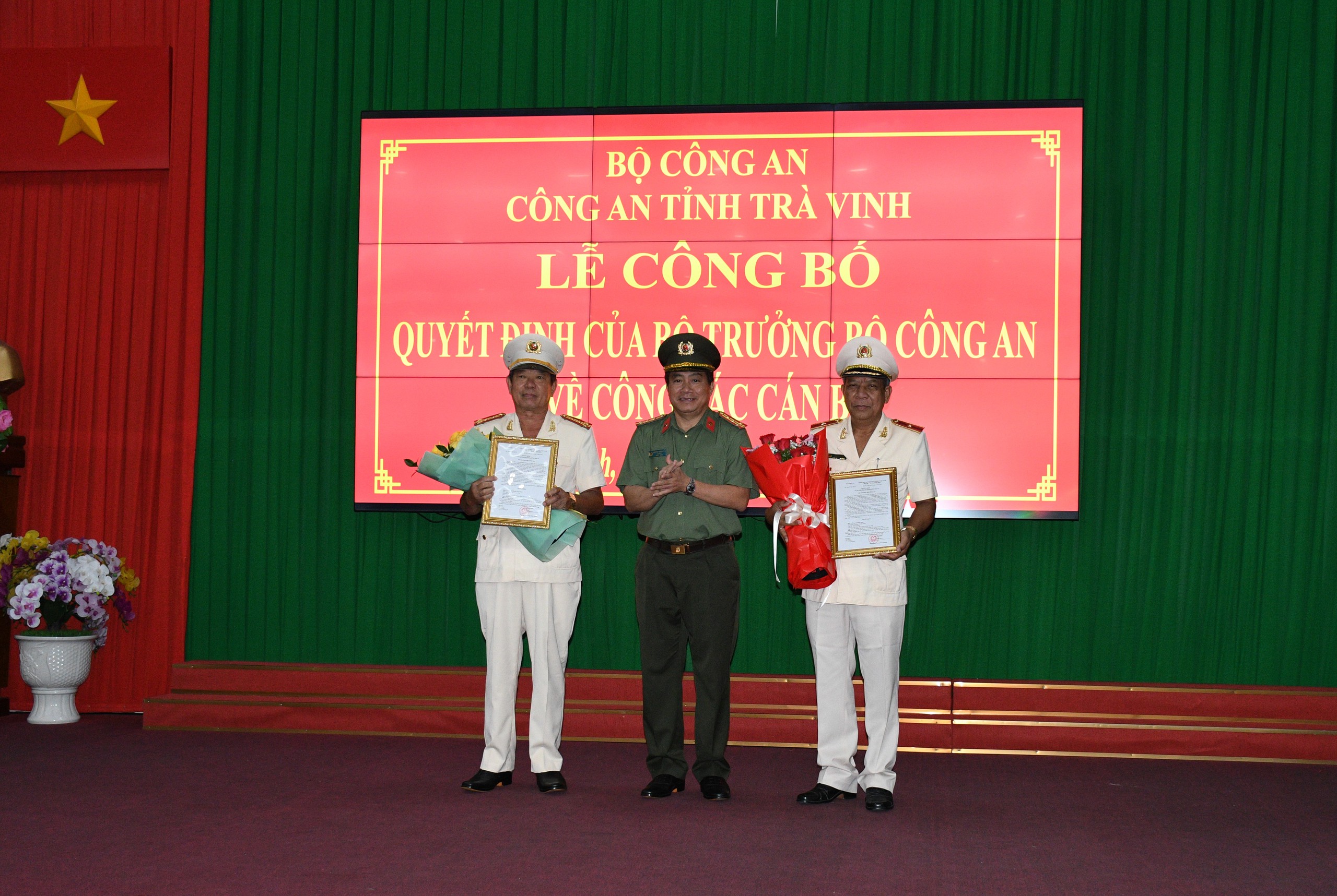 Thiếu tướng và đại tá Phó giám đốc Công an tỉnh xin nghỉ hưu trước tuổi - Ảnh 2.