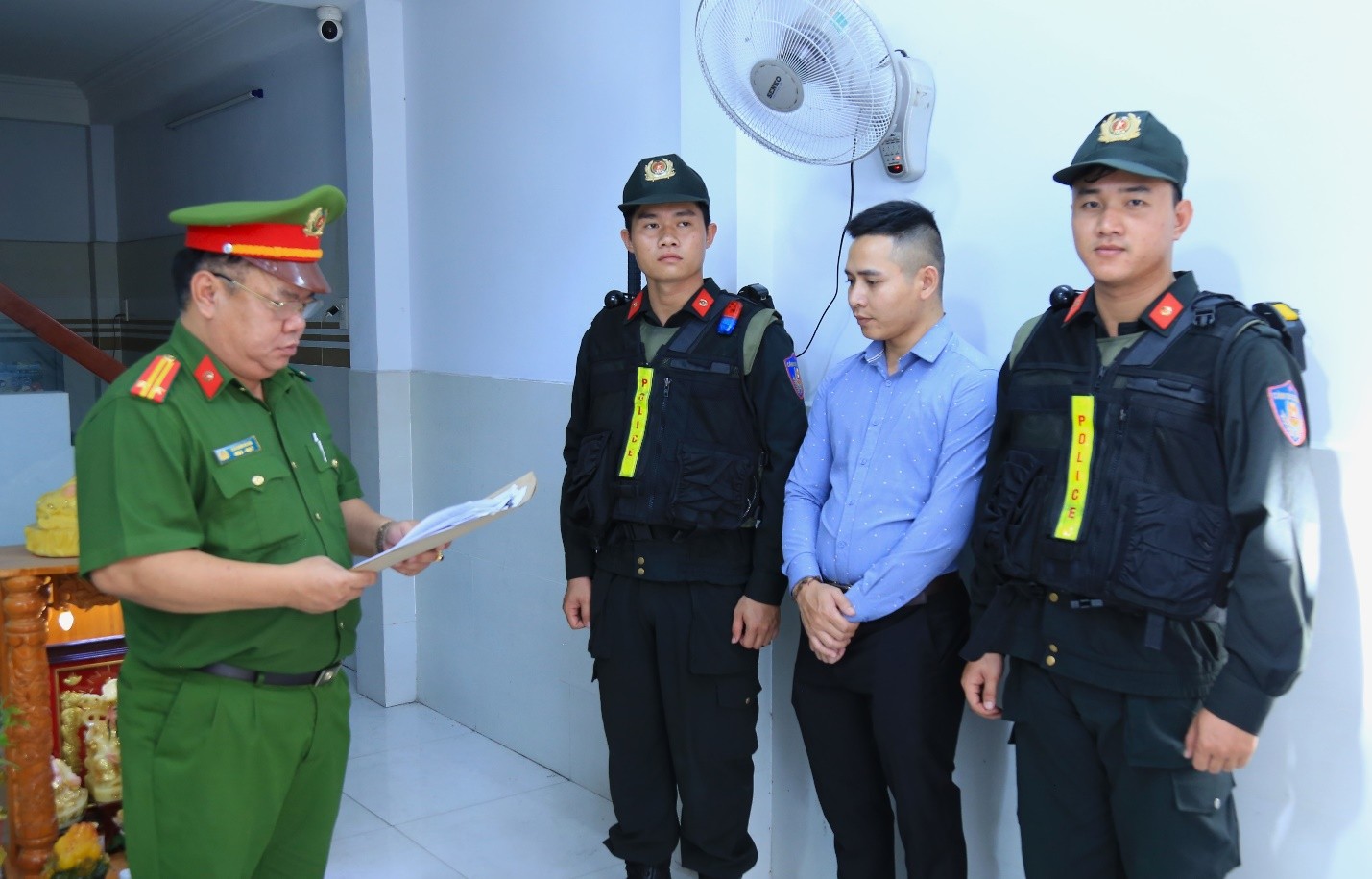Đồng Nai: Tạm giữ 3 nghi can sản xuất phân bón giả. - Ảnh 1.