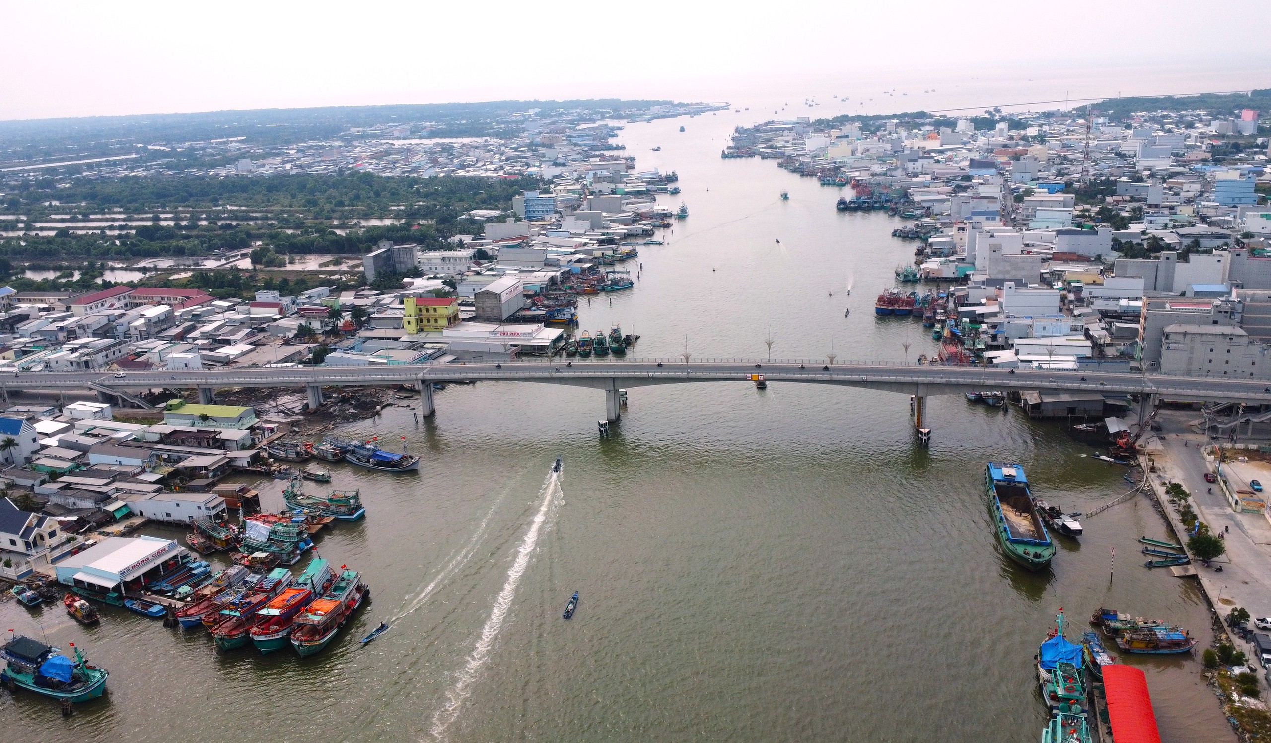 Dự án ngàn tỉ kết nối đông - tây Cà Mau sắp về đích- Ảnh 1. Dự án ngàn tỉ kết nối đông - tây Cà Mau sắp về đích- Ảnh 1.