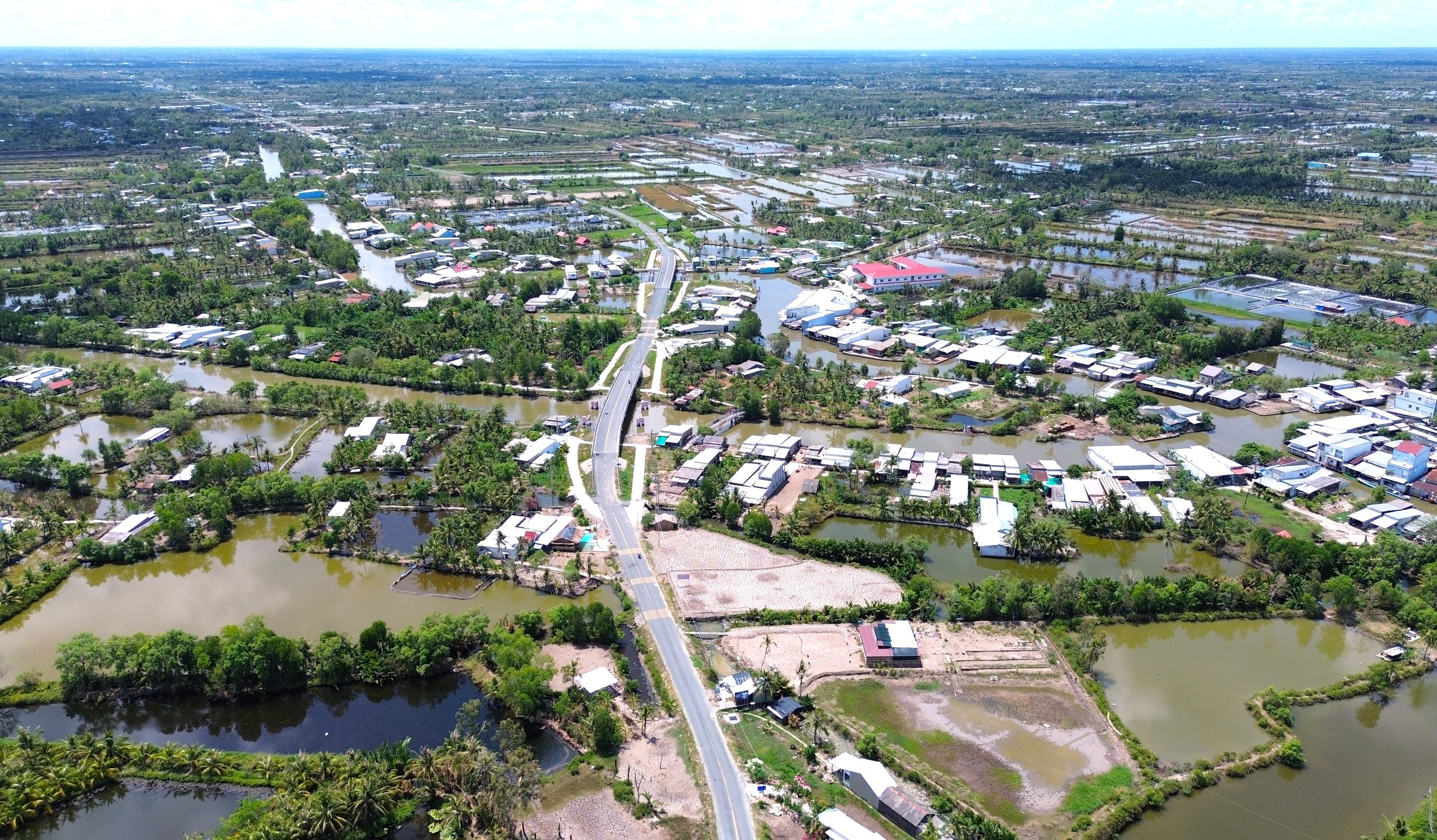 Dự án ngàn tỉ kết nối đông - tây Cà Mau sắp về đích- Ảnh 3. Dự án ngàn tỉ kết nối đông - tây Cà Mau sắp về đích- Ảnh 3.