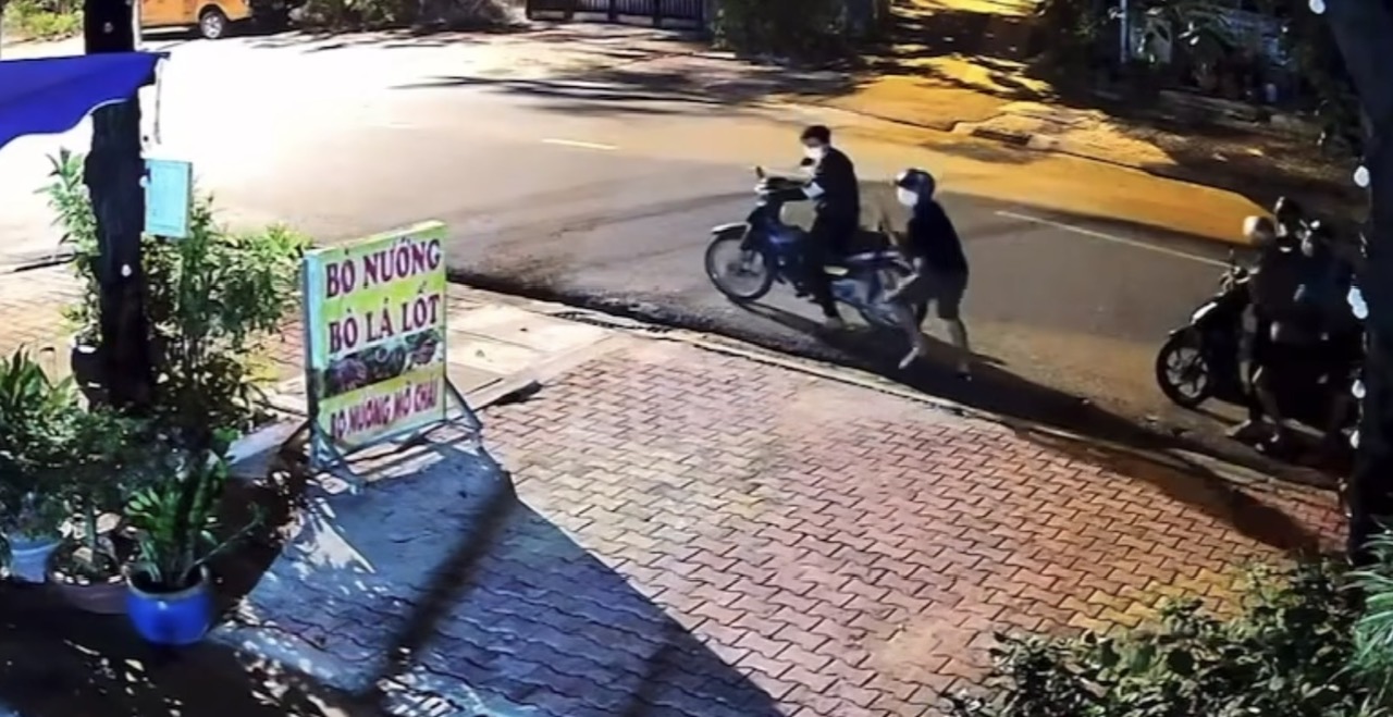 Bình Dương: Nhóm nghi phạm đập phá quán ăn bị bắt - Ảnh 1.