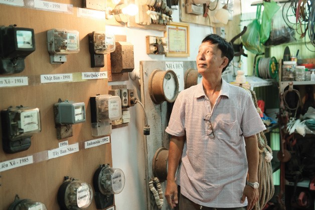 Ấn tượng với người giữ gìn 'ký ức' ngành điện- Ảnh 1. Ấn tượng với người giữ gìn 'ký ức' ngành điện- Ảnh 1.