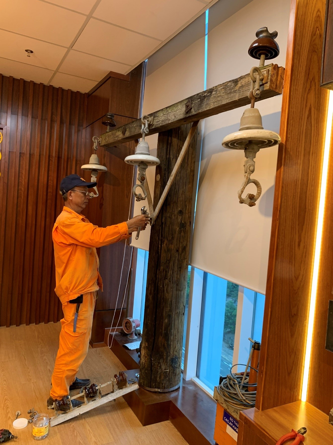 Ấn tượng với người giữ gìn 'ký ức' ngành điện- Ảnh 2. Ấn tượng với người giữ gìn 'ký ức' ngành điện- Ảnh 2.