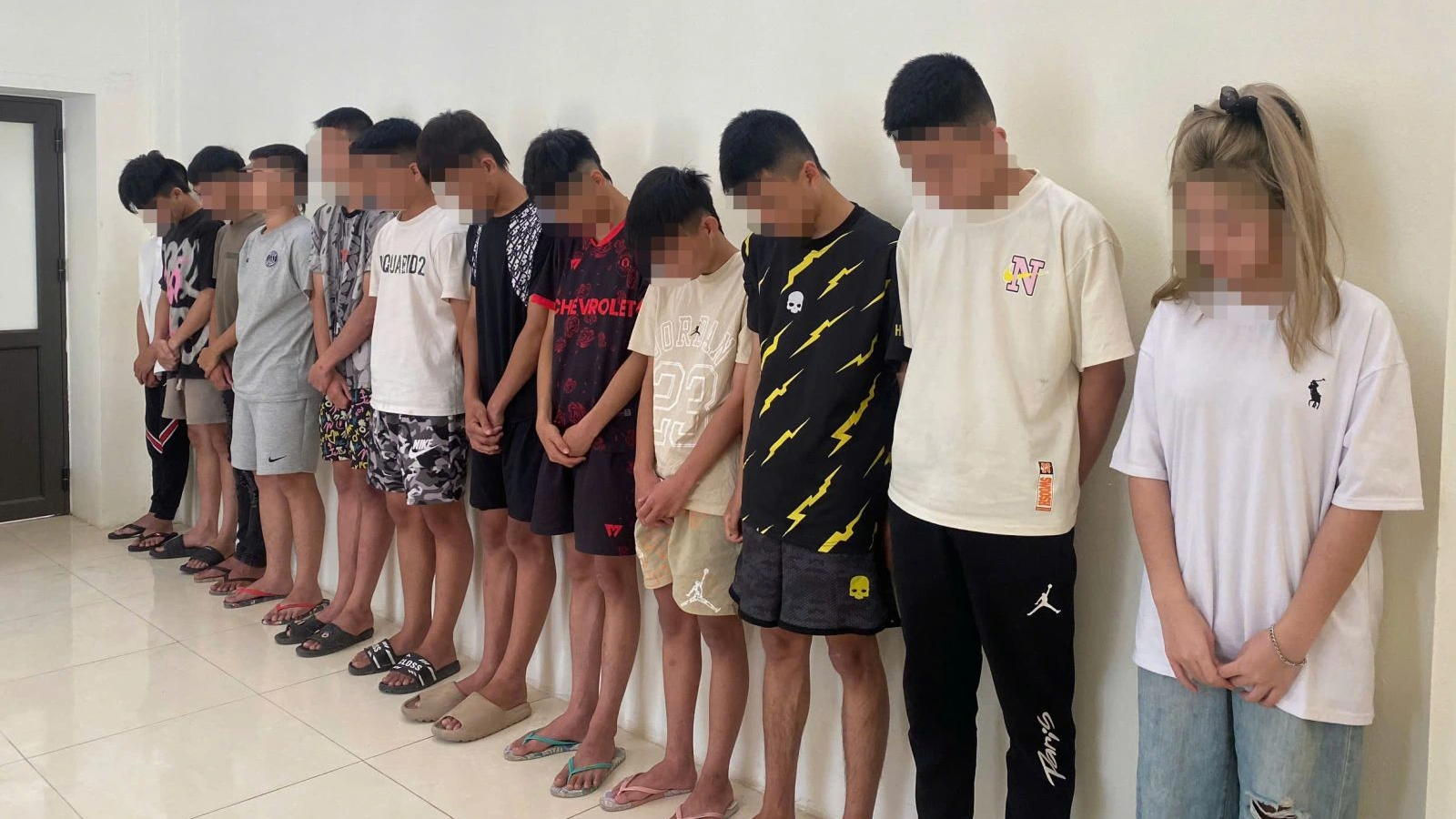 Điều tra vụ 2 thanh niên bị đánh vì trêu ghẹo 2 thiếu nữ tại TP . Sầm Sơn - Ảnh 1. Điều tra vụ 2 thanh niên bị đánh vì trêu ghẹo 2 thiếu nữ tại TP . Sầm Sơn - Ảnh 1.