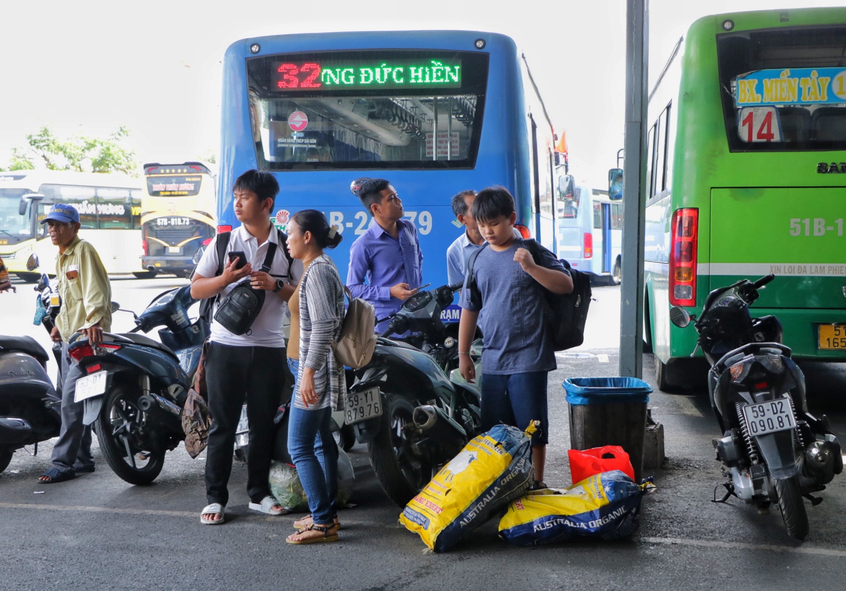 Chưa hết nghỉ lễ 30.4 - 1.5, vì sao nhiều người miền Tây trở lại TP.HCM sớm? - Ảnh 4.