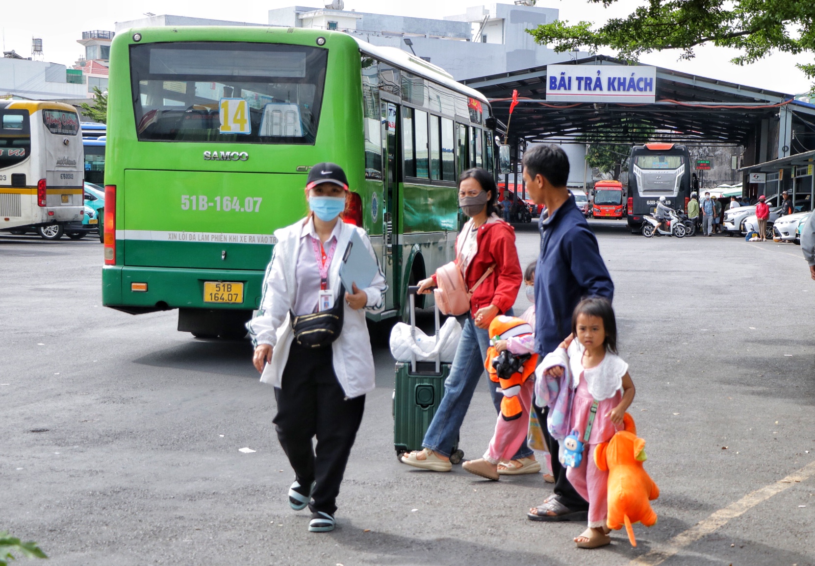 Chưa hết nghỉ lễ 30.4 - 1.5, vì sao nhiều người miền Tây trở lại TP.HCM sớm? - Ảnh 5.