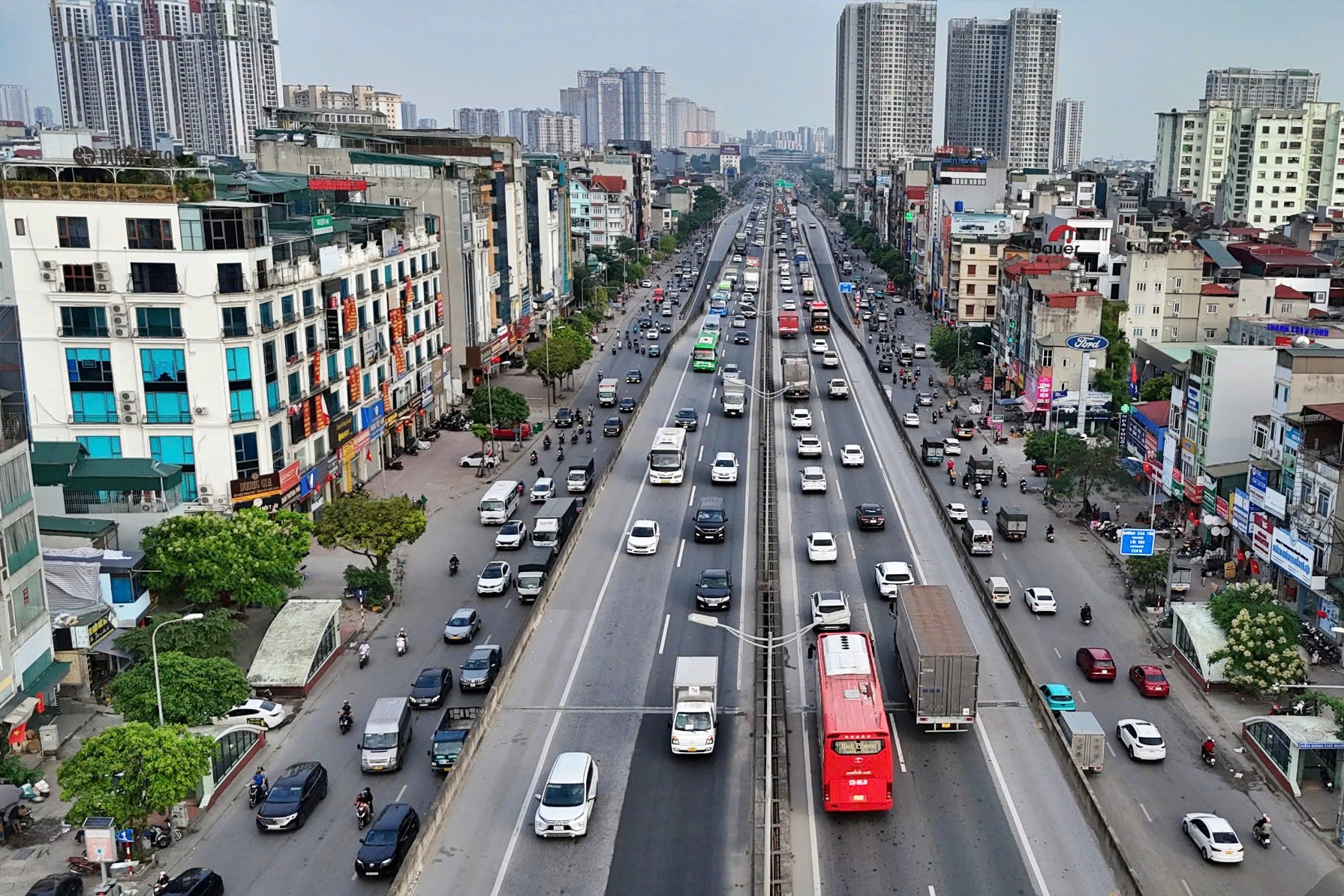 Người dân ùn ùn trở lại Hà Nội dù chưa hết nghỉ lễ 30.4 - 1.5 - Ảnh 10.