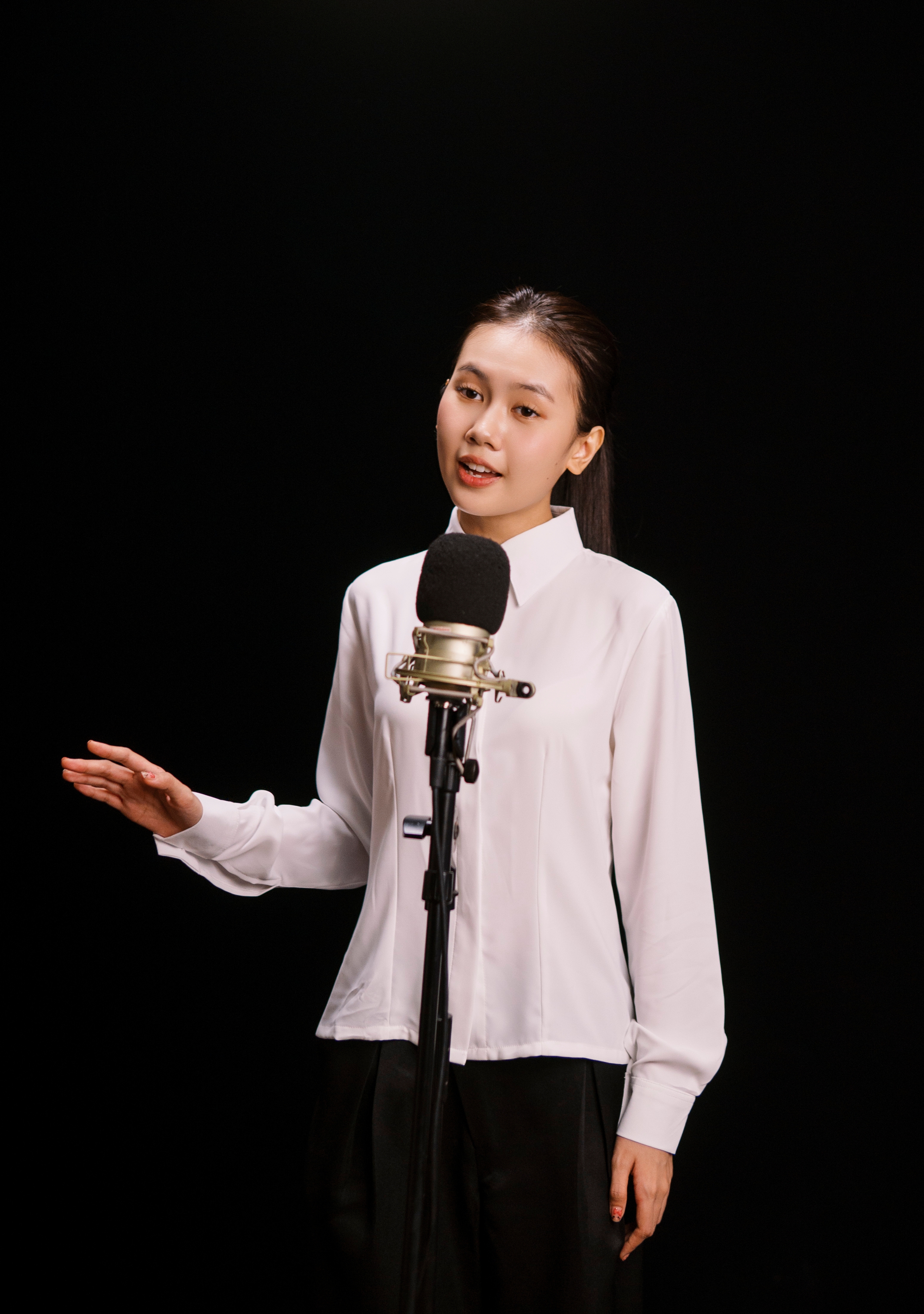 Kha Ly tái xuất sau khi sinh, cùng chồng góp giọng trong dự án đặc biệt - Ảnh 8.