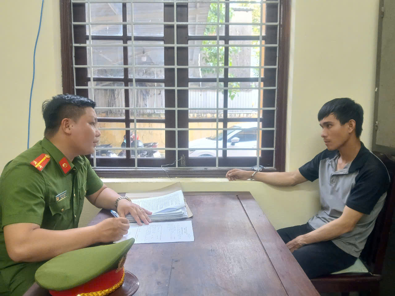 TP.Huế: Bắt bị can chiếm đoạt tài sản trốn truy nã- Ảnh 1.