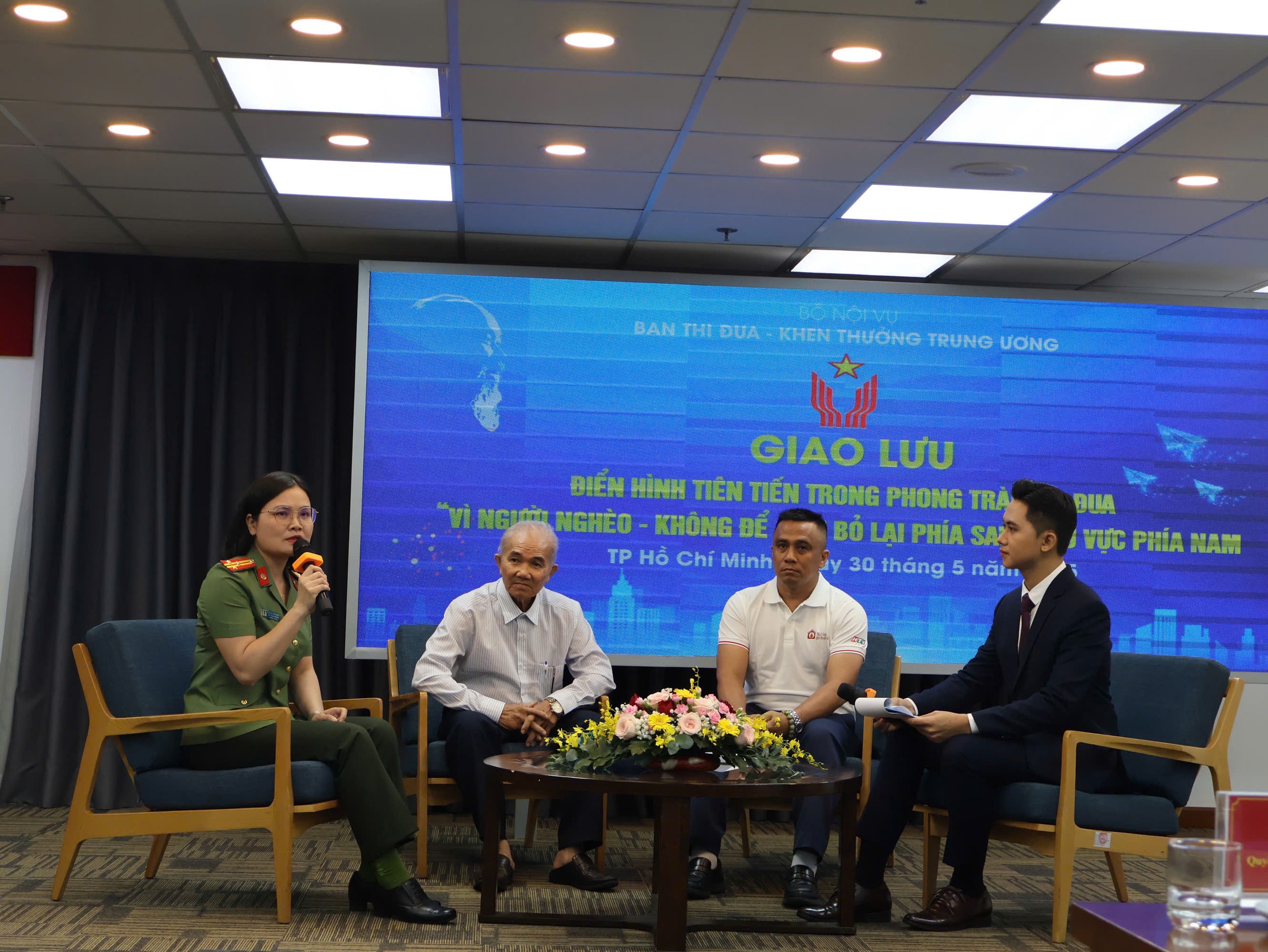 6 gương sáng vì người nghèo, ‘Mái ấm gia đình Việt’ khiến nhiều người rưng rưng- Ảnh 1. 6 gương sáng vì người nghèo, ‘Mái ấm gia đình Việt’ khiến nhiều người rưng rưng- Ảnh 1.
