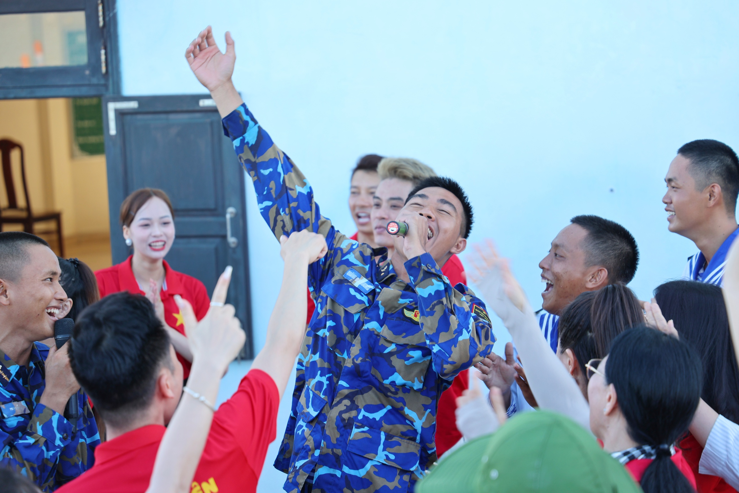 Chuyến hành trình đặc biệt của 100 nhà báo tới Trường Sa - Ảnh 5.