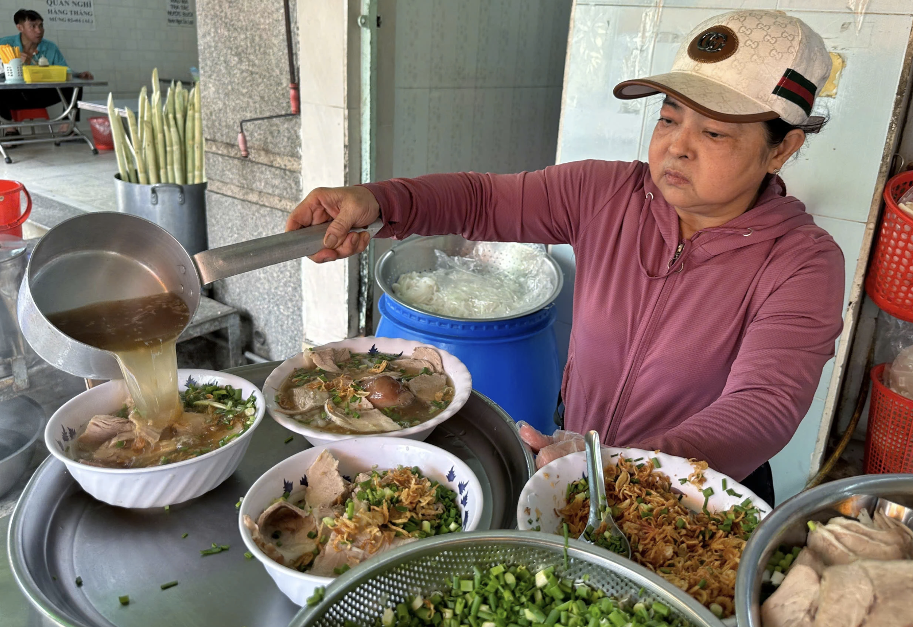 Bánh canh '1 giờ' từ nay nghỉ bán: TP.HCM còn quán bánh canh nào ngon nức tiếng? - Ảnh 7.