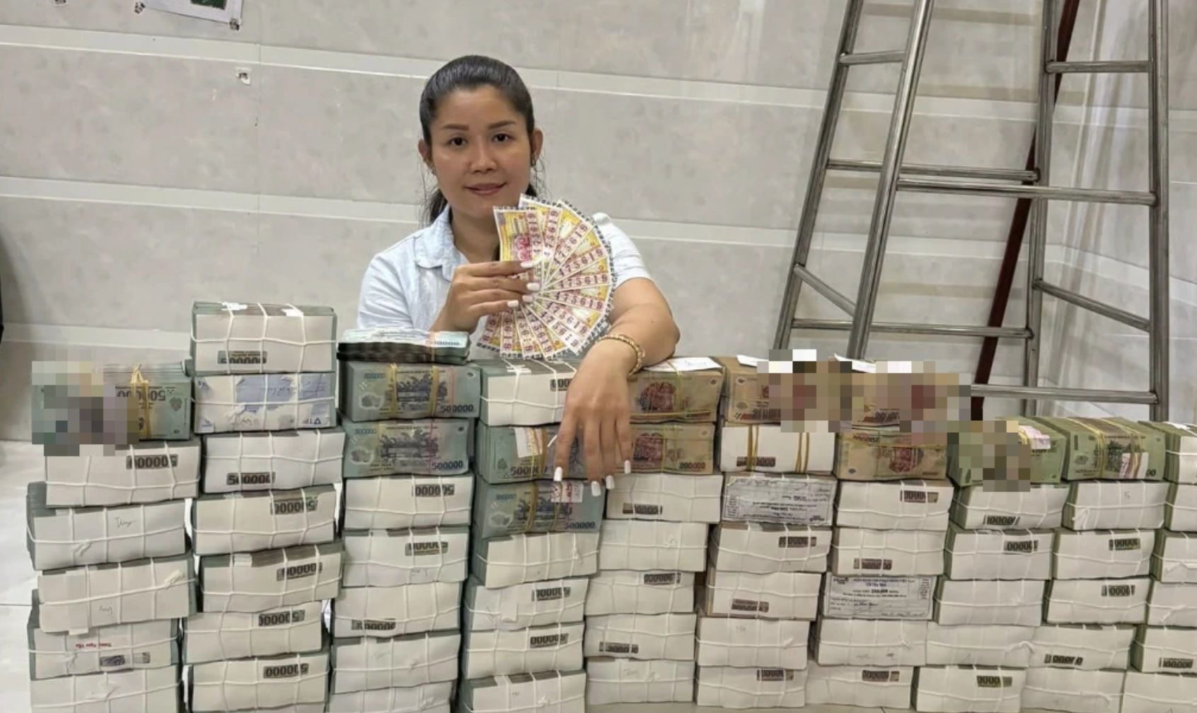 Vé số trúng độc đắc đổi cả 'núi tiền' ở Tây Ninh, nữ đại lý 'không ngạc nhiên'- Ảnh 2. Vé số trúng độc đắc đổi cả 'núi tiền' ở Tây Ninh, nữ đại lý 'không ngạc nhiên'- Ảnh 2.