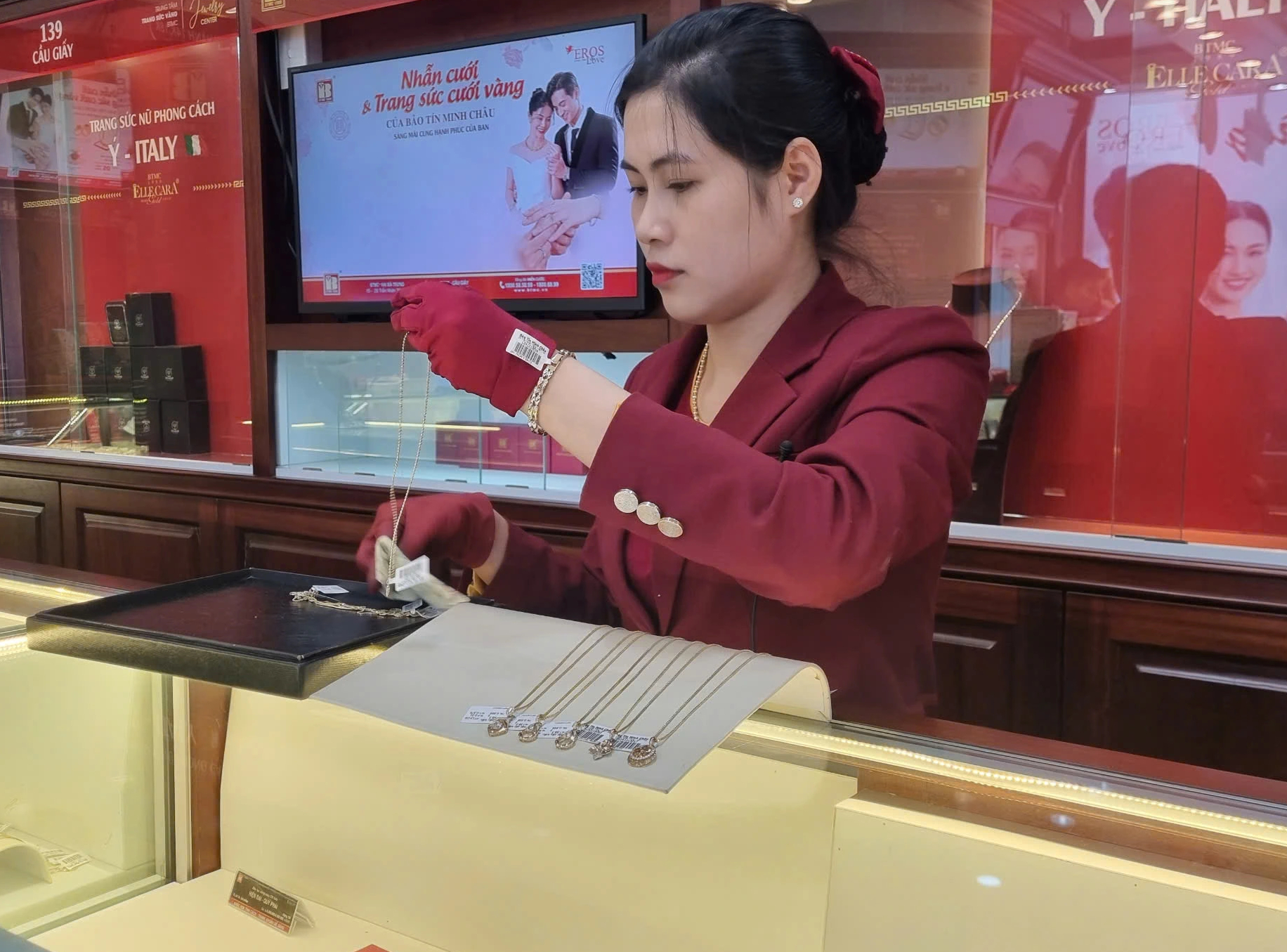 Bán vàng cao hơn giá niêm yết, Bảo Tín Minh Châu bị phạt 2,64 tỉ - Ảnh 2.