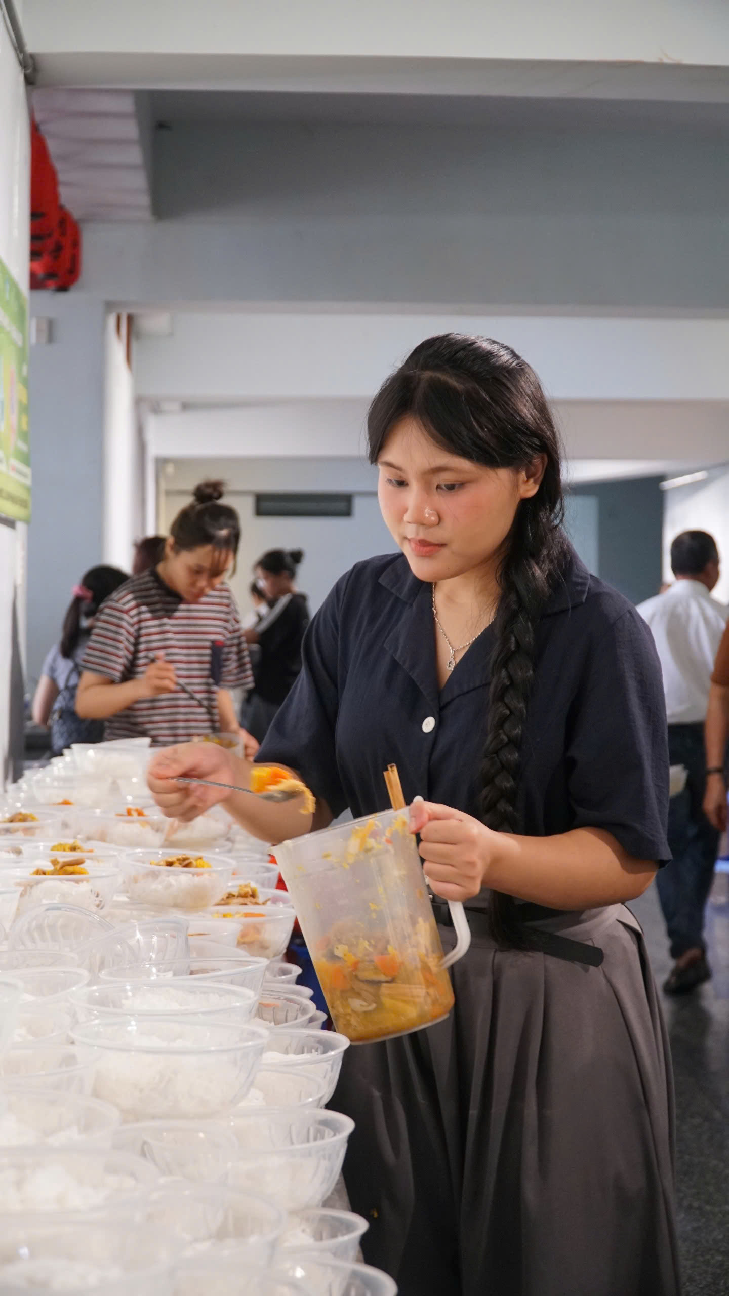 H&agrave;ng ng&agrave;n người trẻ chi&ecirc;m b&aacute;i x&aacute; lợi Phật v&agrave; thực tập hạnh từ bi tại ch&ugrave;a Qu&aacute;n Thế &Acirc;m - Ảnh 3.