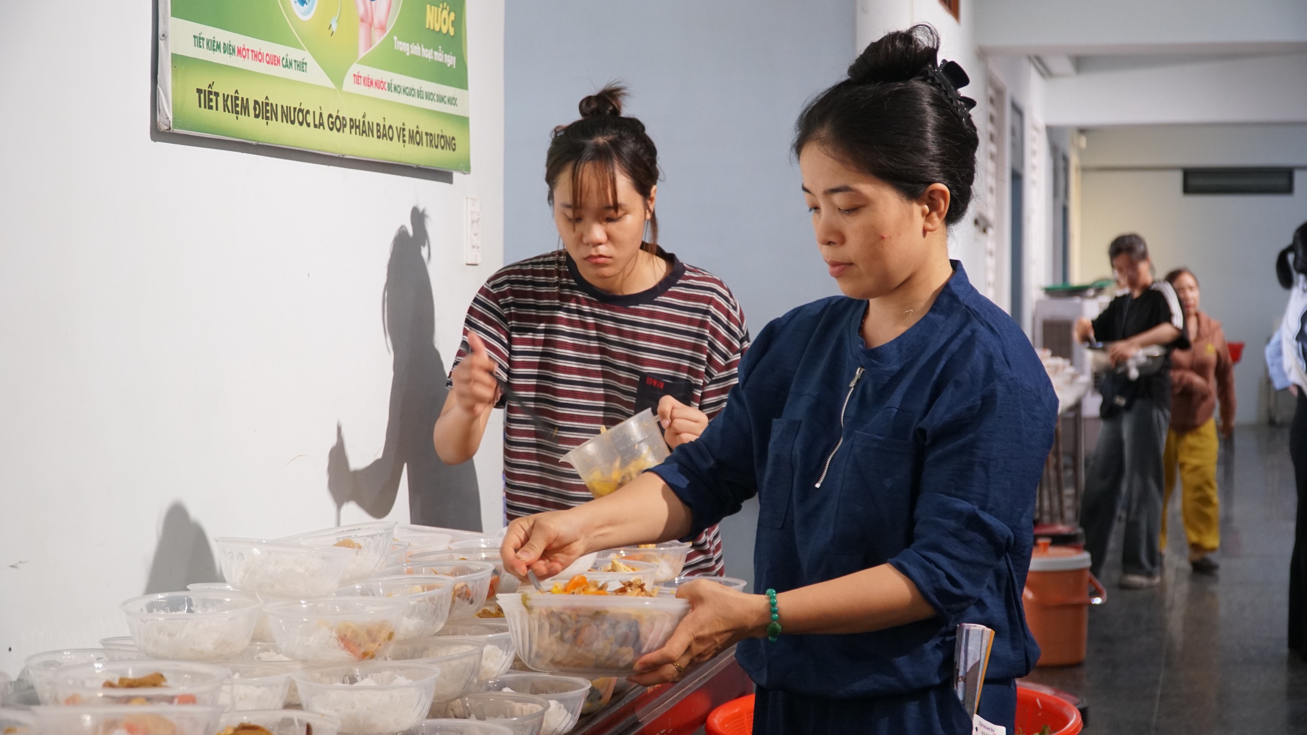 H&agrave;ng ng&agrave;n người trẻ chi&ecirc;m b&aacute;i x&aacute; lợi Phật v&agrave; thực tập hạnh từ bi tại ch&ugrave;a Qu&aacute;n Thế &Acirc;m - Ảnh 6.