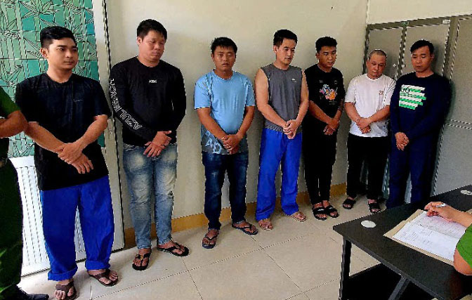 Nhóm nghi phạm đập phá quán phở, tạt sơn nhà dân đối diện lao lý - Ảnh 1.