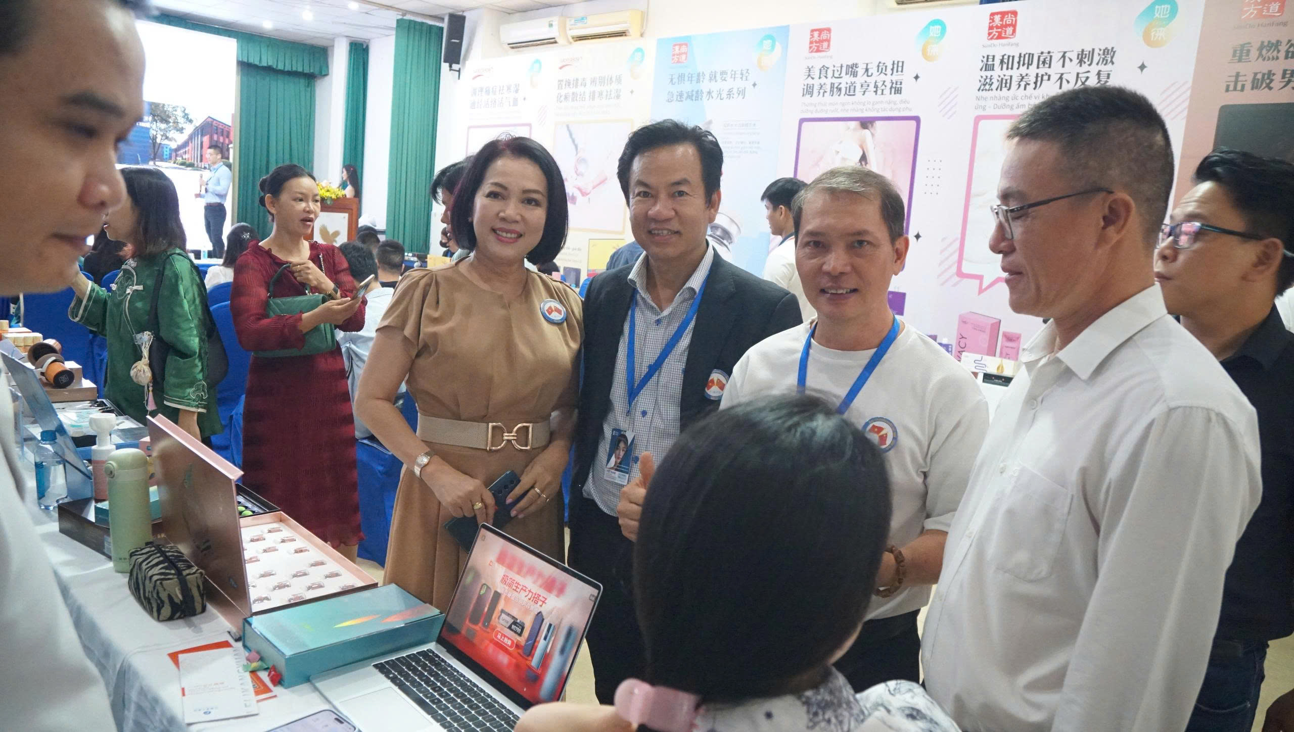 Giao lưu dưỡng sinh đông y Việt - Trung vì sức khỏe tương lai- Ảnh 1. Giao lưu dưỡng sinh đông y Việt - Trung vì sức khỏe tương lai- Ảnh 1.