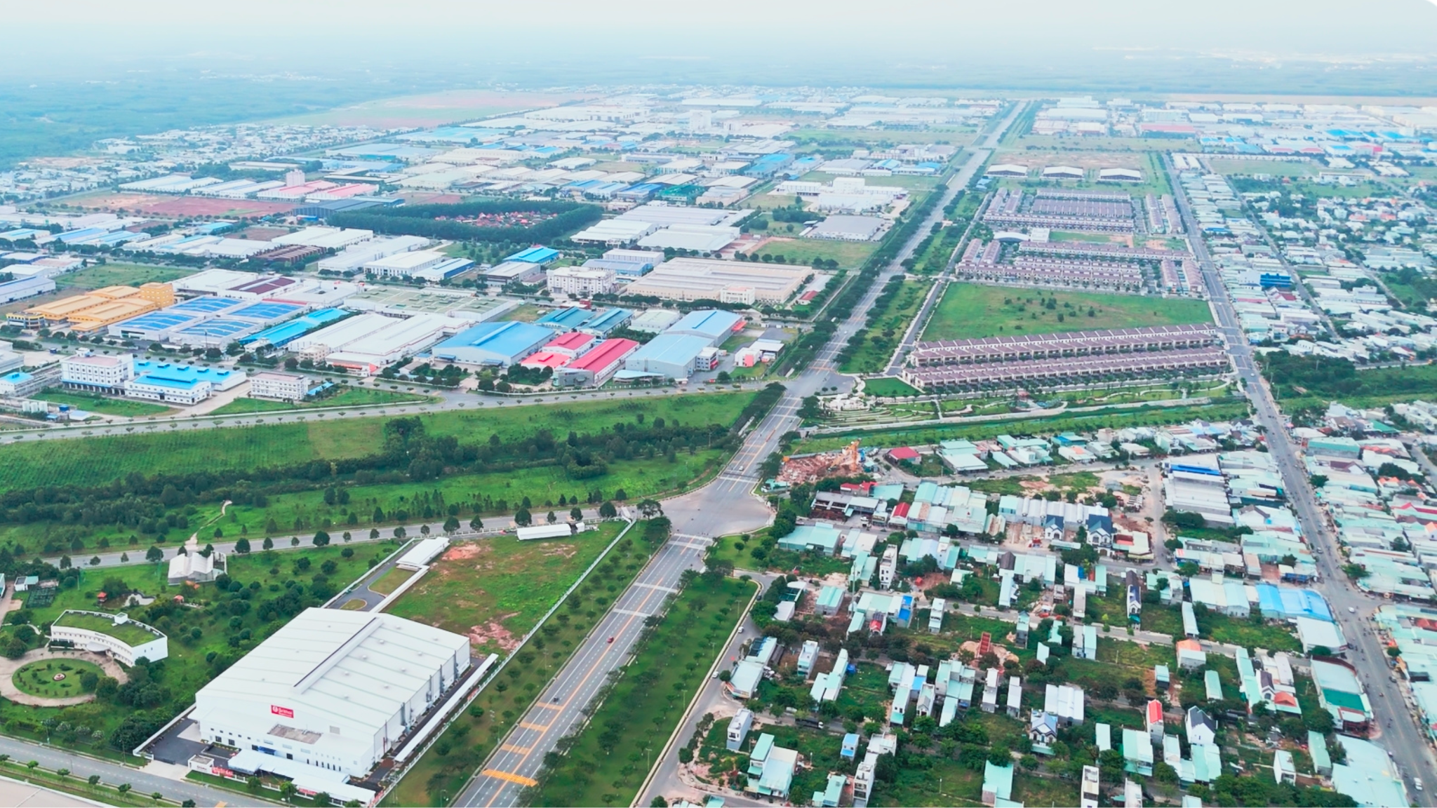 Bình Dương đón chu kỳ mới: Bất động sản xoay quanh trục công nghiệp- Ảnh 1.