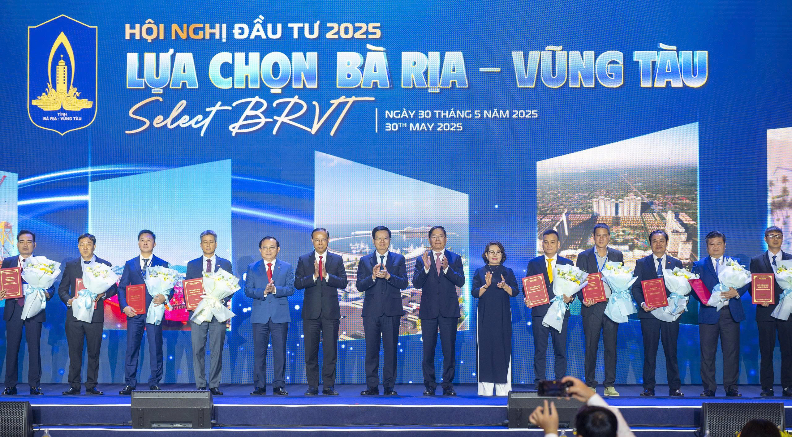 Bà Rịa - Vũng Tàu thu hút đầu tư hơn 1 tỉ USD và 71.000 tỉ đồng - Ảnh 1.