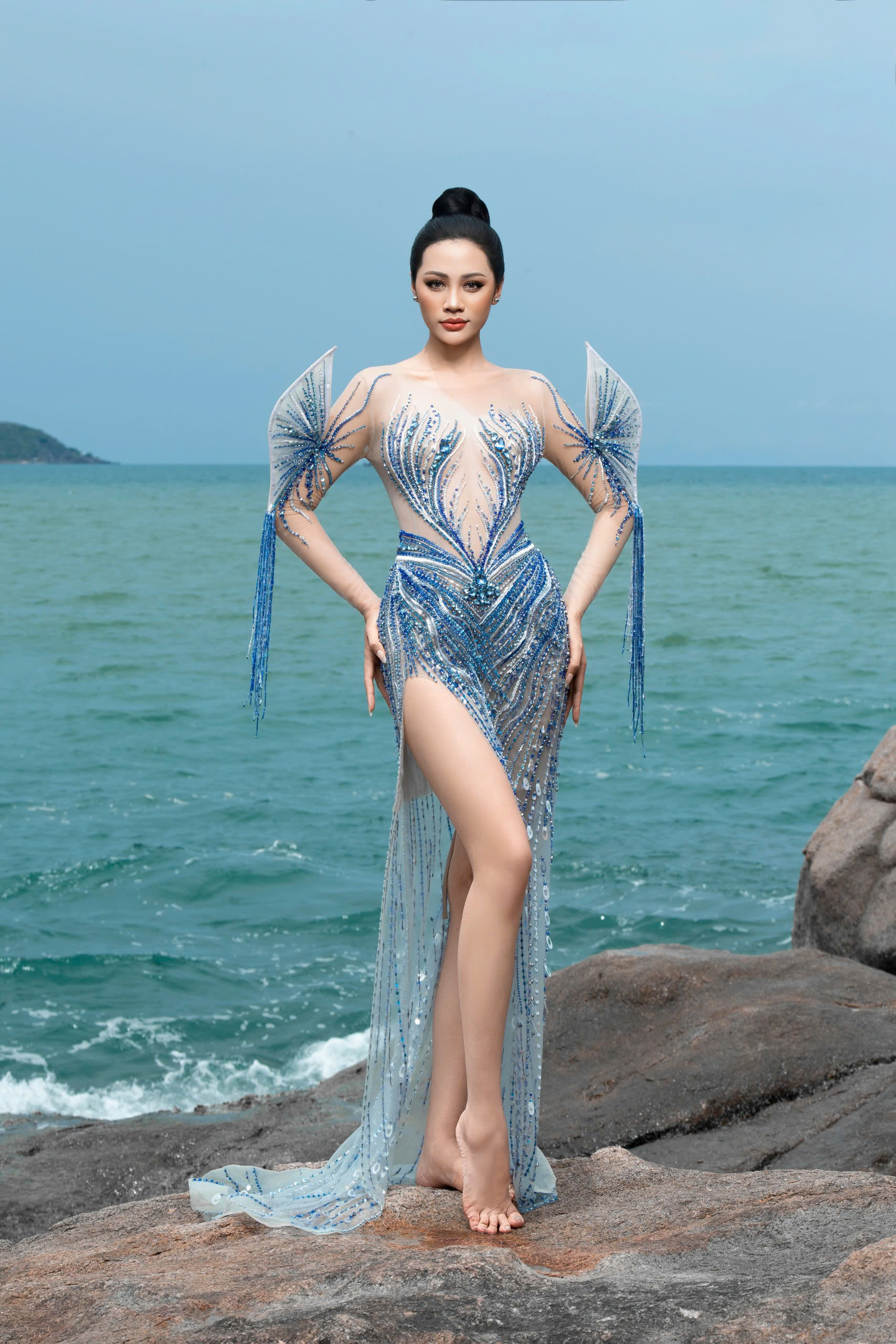 Hoa hậu Đinh Như Phương khoe đường cong nóng bỏng - Ảnh 6.