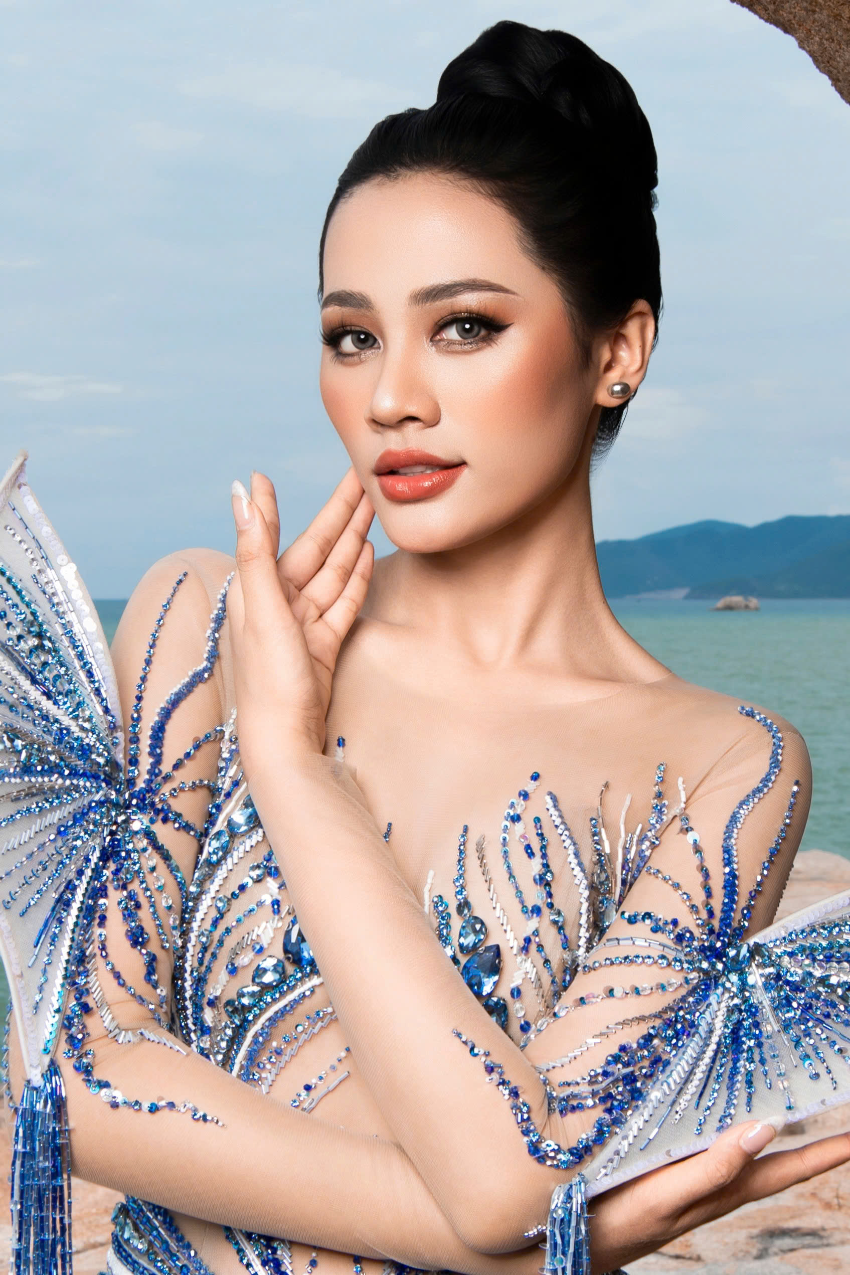 Hoa hậu Đinh Như Phương khoe đường cong nóng bỏng - Ảnh 5.