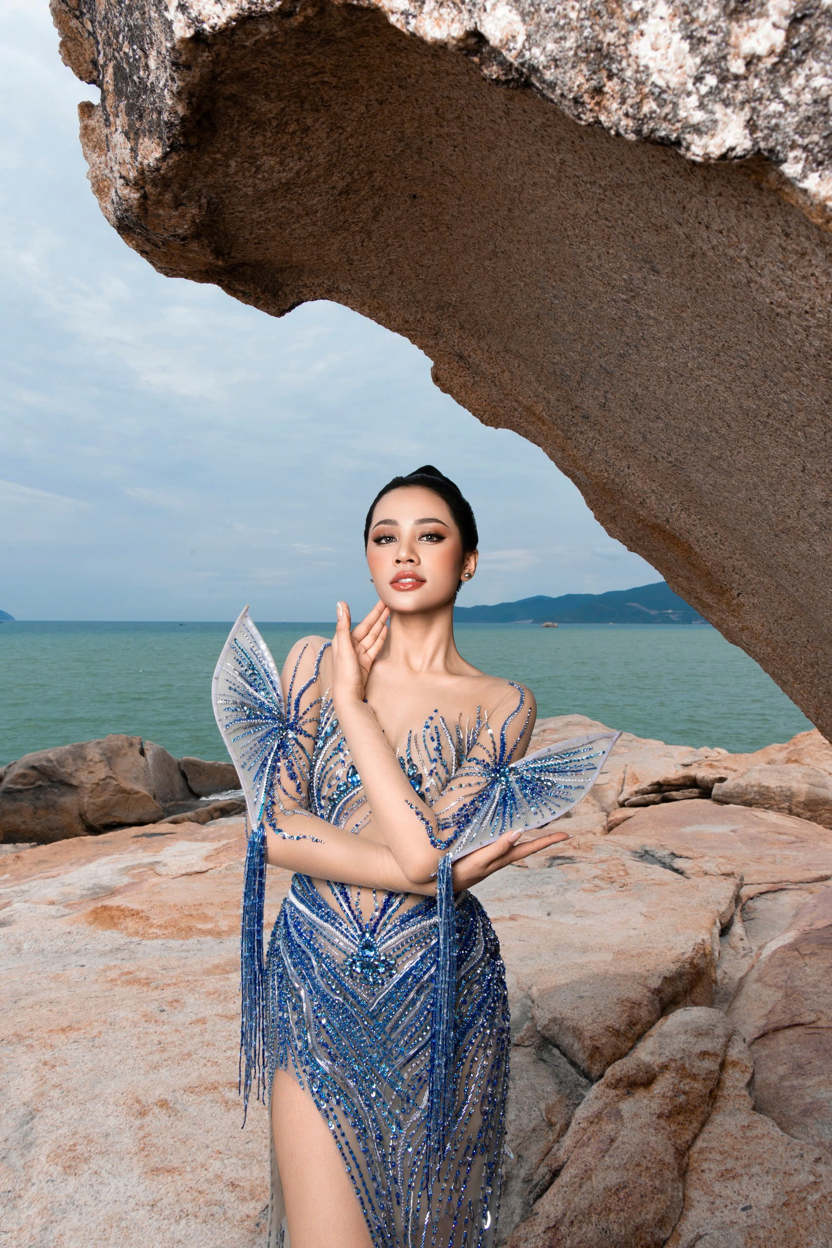 Hoa hậu Đinh Như Phương khoe đường cong nóng bỏng - Ảnh 4.