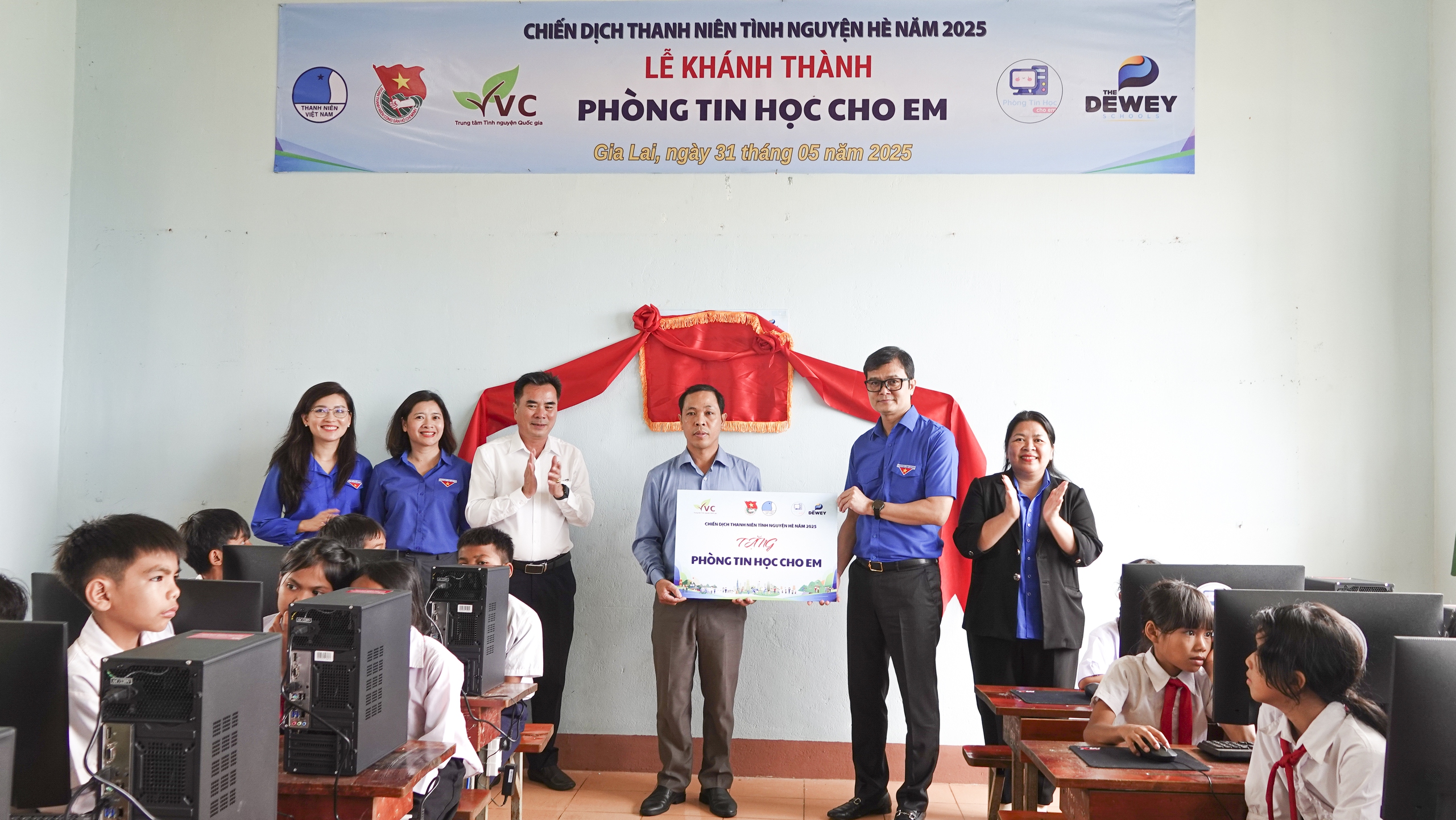 Toàn cảnh ra quân Chiến dịch Thanh niên tình nguyện hè 2025 tại Gia Lai - Ảnh 5.