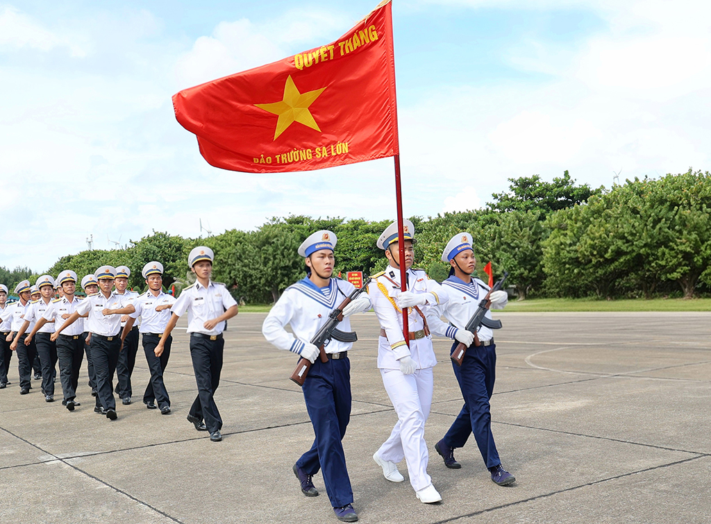 Hành trình đặc biệt của 100 nhà báo tới Trường Sa - Ảnh 3.