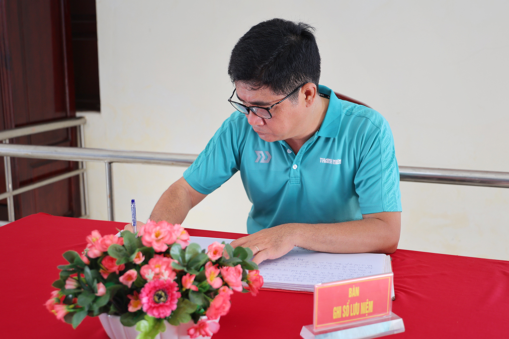 Hành trình đặc biệt của 100 nhà báo tới Trường Sa - Ảnh 18. Hành trình đặc biệt của 100 nhà báo tới Trường Sa - Ảnh 16.