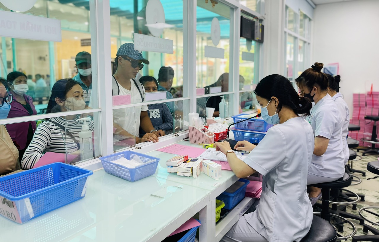 Bịt lỗ hổng thuốc giả để bảo vệ sức khỏe cộng đồng và ngăn chặn hàng giả - Ảnh 2. Bịt lỗ hổng thuốc giả để bảo vệ sức khỏe cộng đồng và ngăn chặn hàng giả - Ảnh 2.