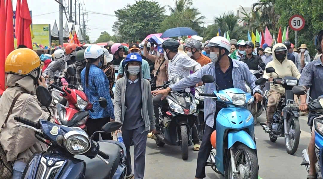 Tình trạng xe ôm hỗn loạn tại Đại lễ Vesak 2025 ở chùa Thanh Tâm - Ảnh 3.