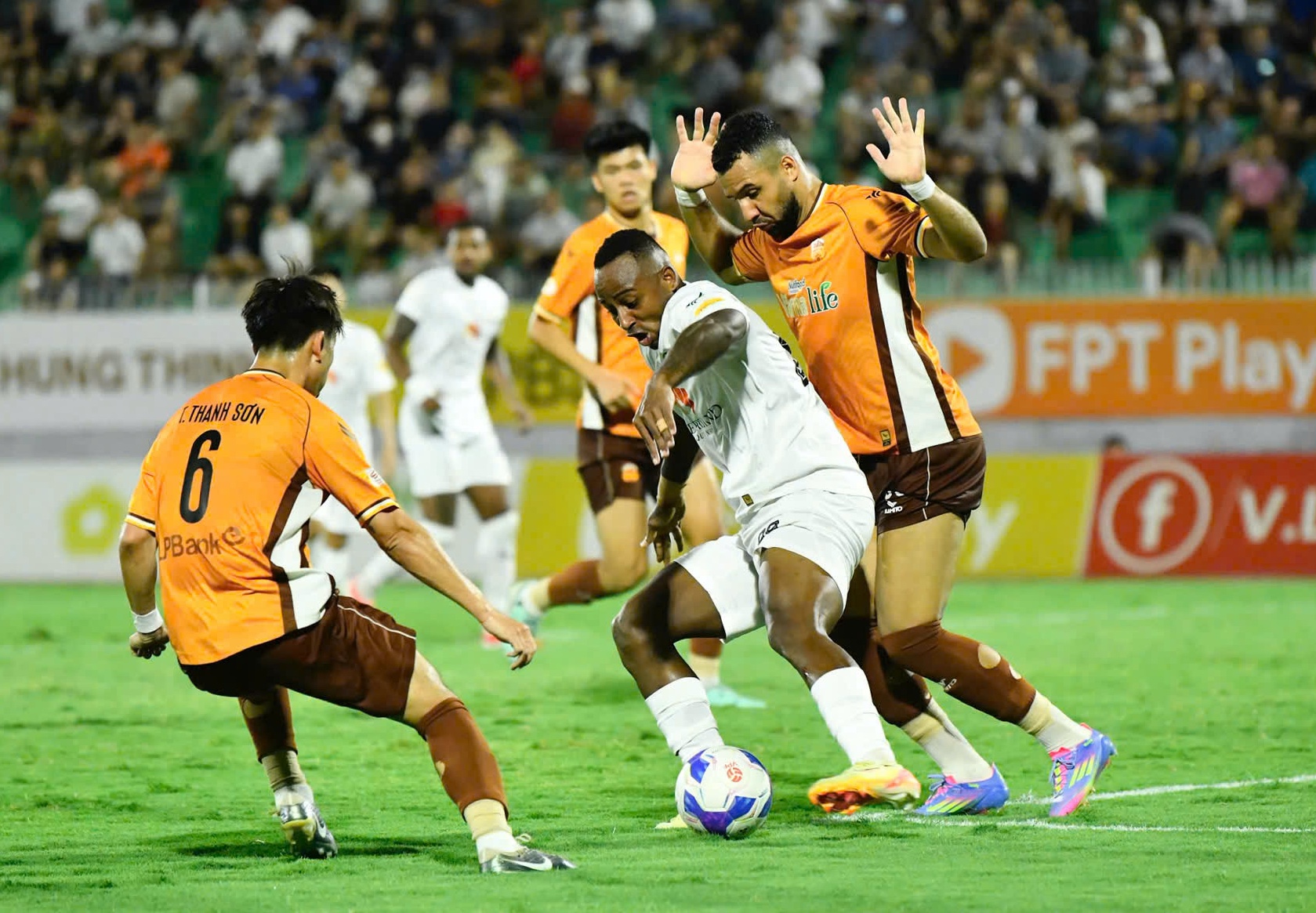 CLB Phú Thọ và cuộc đua trụ hạng khốc liệt ở V - League 2024 - 2025 - Ảnh 4. CLB Phú Thọ và cuộc đua trụ hạng khốc liệt ở V - League 2024 - 2025 - Ảnh 4.