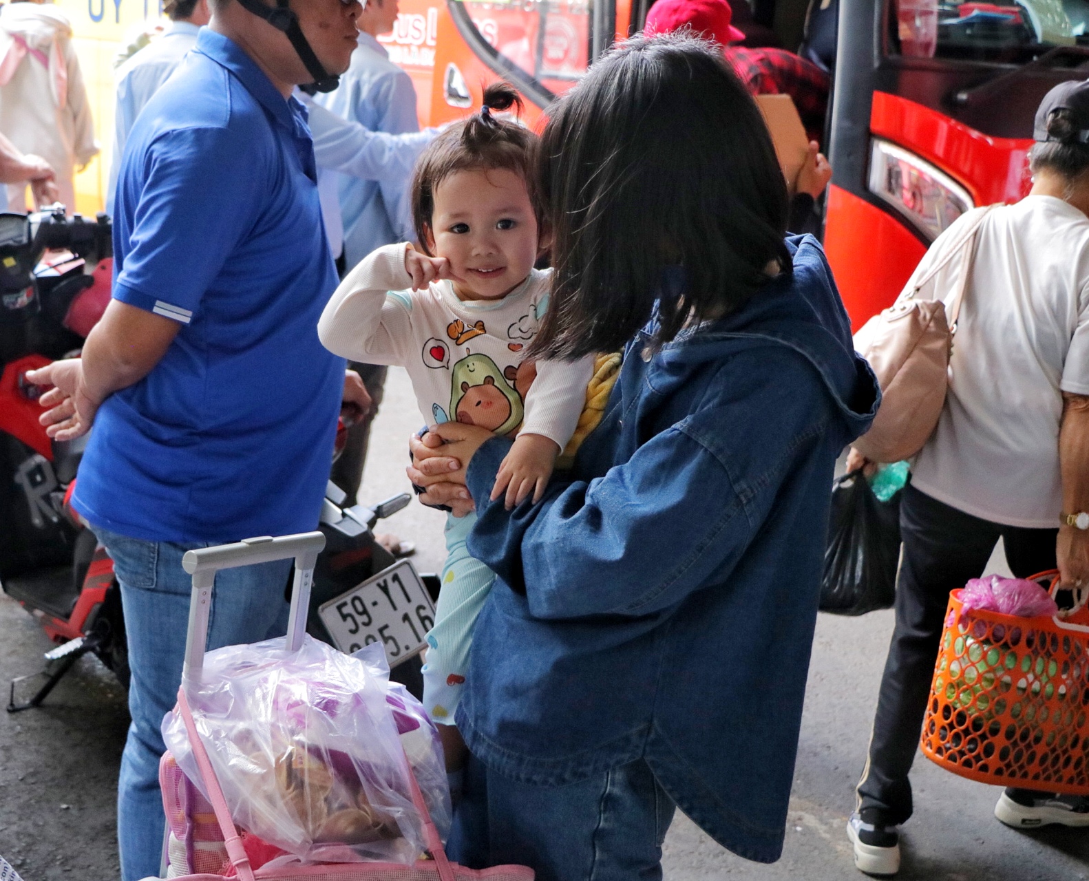 Ngày cuối nghỉ lễ: Hối hả người miền Tây trở lại TP.HCM đi làm trở lại - Ảnh 4.