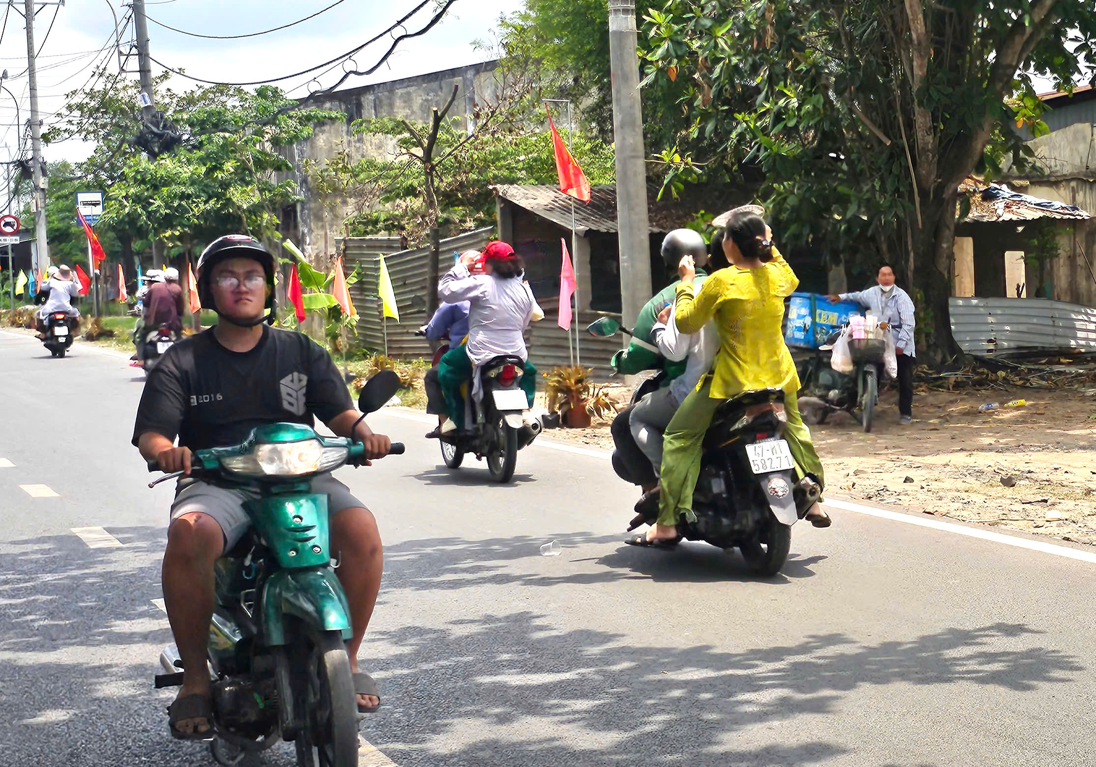 Tình trạng xe ôm hỗn loạn tại Đại lễ Vesak 2025 ở chùa Thanh Tâm - Ảnh 5.