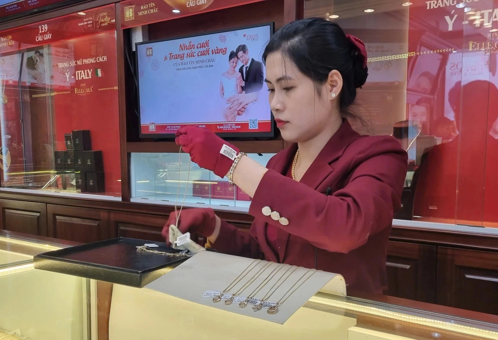 Hội đồng Vàng thế giới nói về 'giá vàng Việt Nam chênh lệch cao' - Ảnh 2.