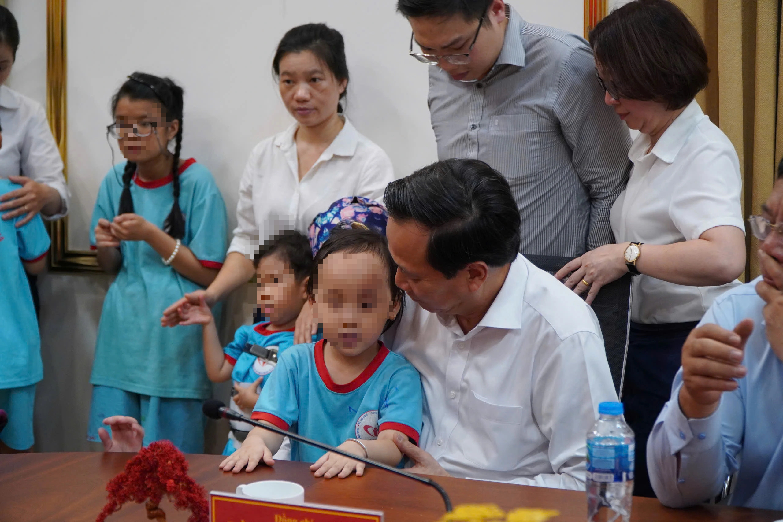 Vesak 2025: Ban tổ chức đại lễ thăm, tặng quà trẻ khuyết tật - Ảnh 6.