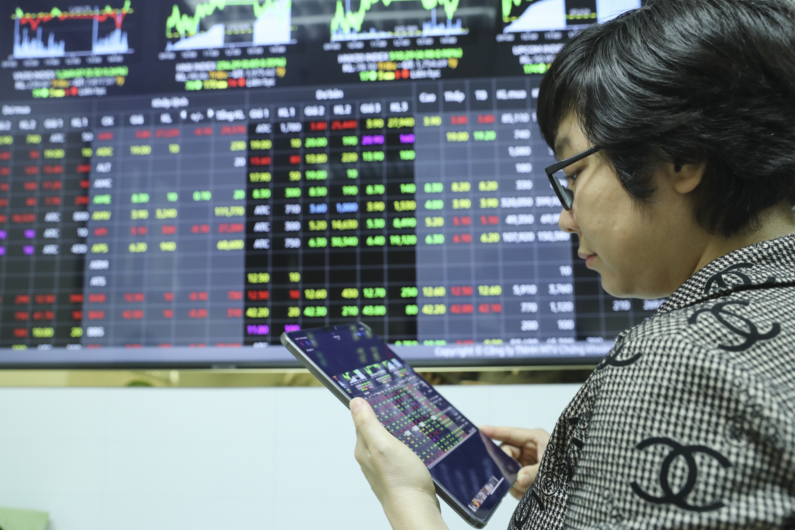 Hàng loạt cổ phiếu xanh mướt khi áp dụng hệ thống giao dịch mới- Ảnh 1.