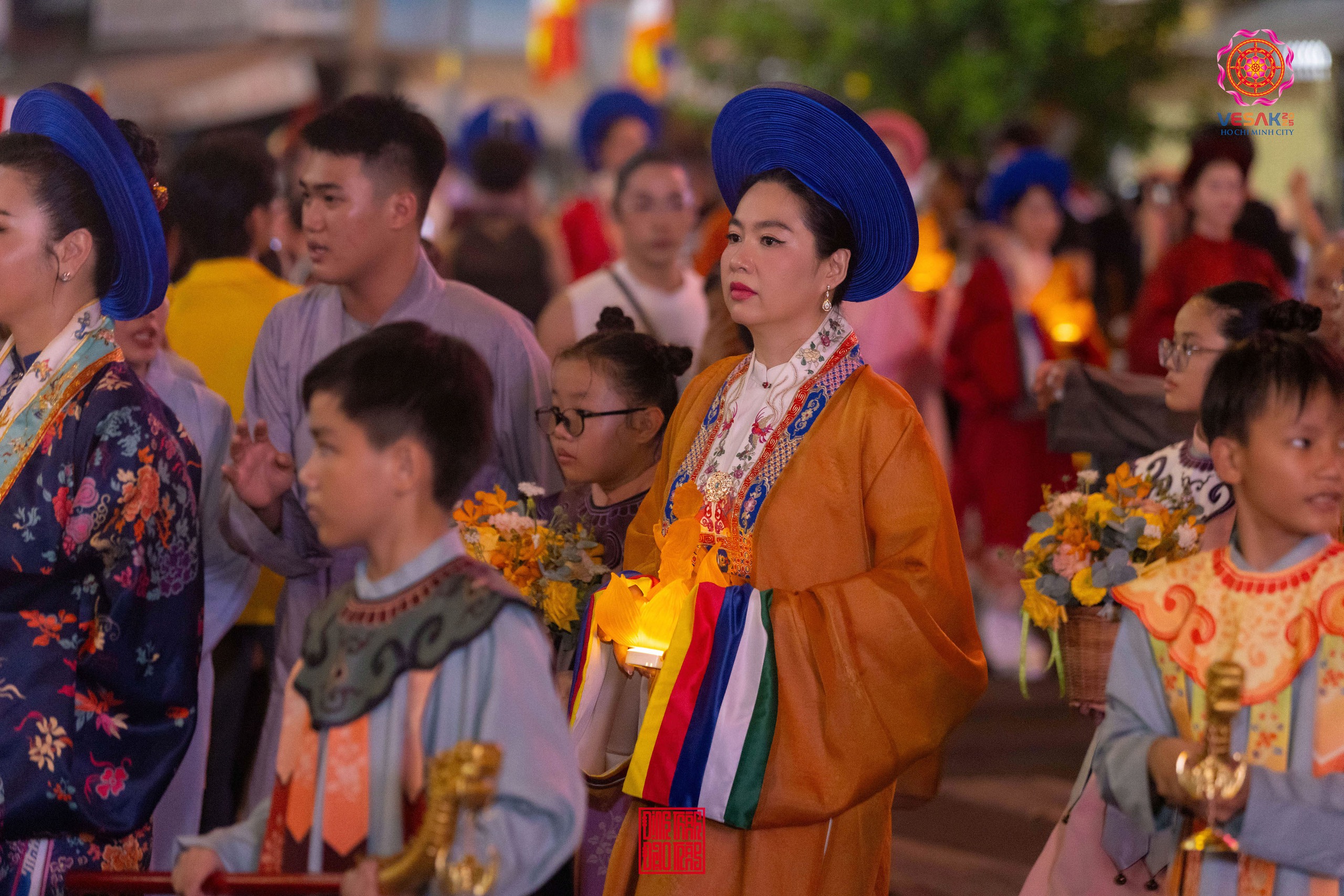 NSND Trịnh Kim Chi, Quốc Trường tham gia lễ rước tượng Phật- Ảnh 8. NSND Trịnh Kim Chi, Quốc Trường tham gia lễ rước tượng Phật- Ảnh 8.