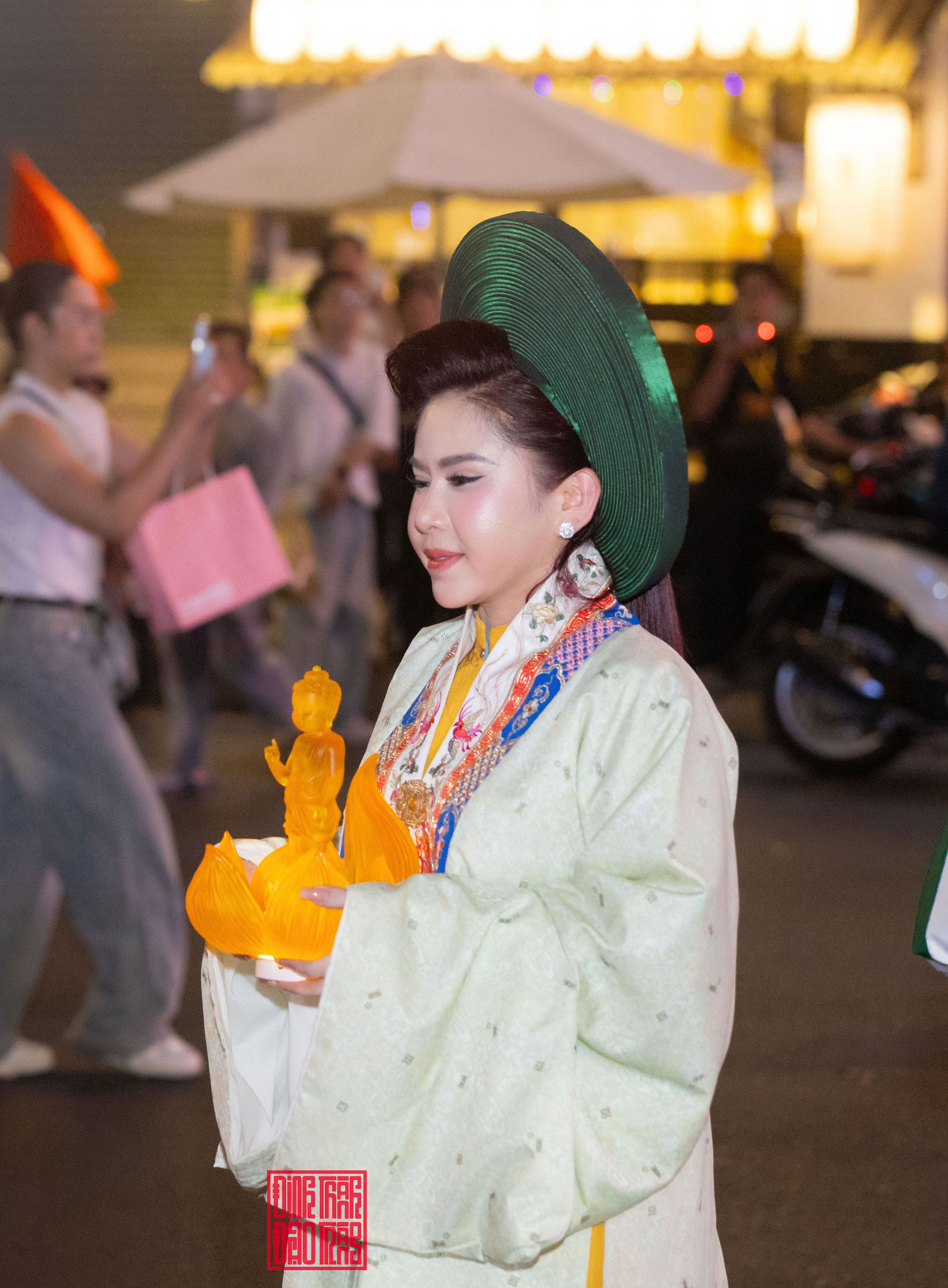 NSND Trịnh Kim Chi, Quốc Trường tham gia lễ rước tượng Phật- Ảnh 2. NSND Trịnh Kim Chi, Quốc Trường tham gia lễ rước tượng Phật- Ảnh 2.
